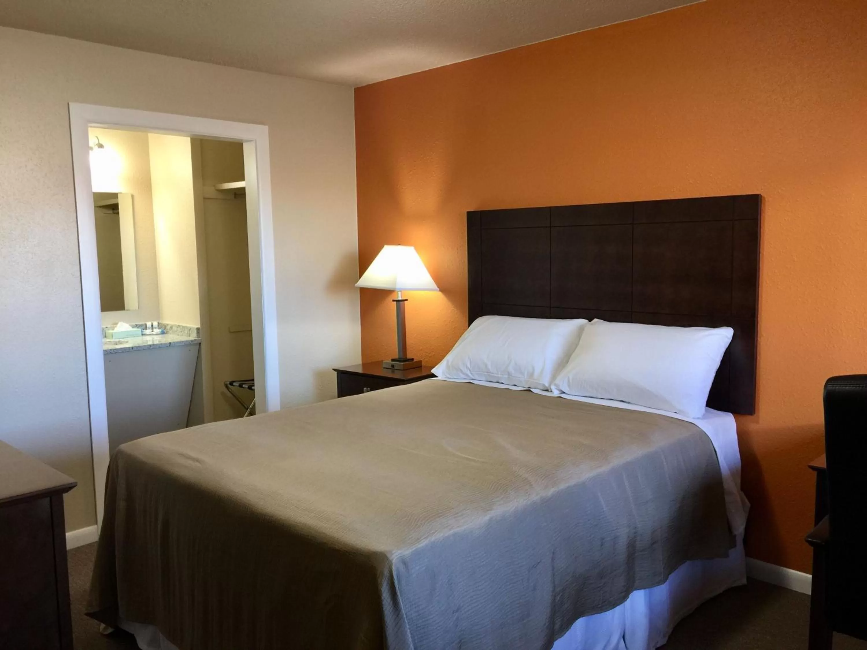 Bed in Downtown Motel Woodward