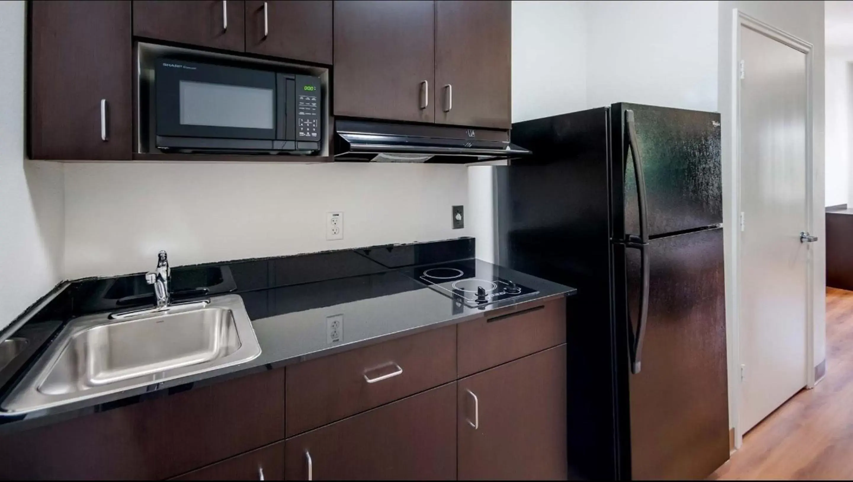 Kitchen/Kitchenette in Motel 6-Channelview, TX