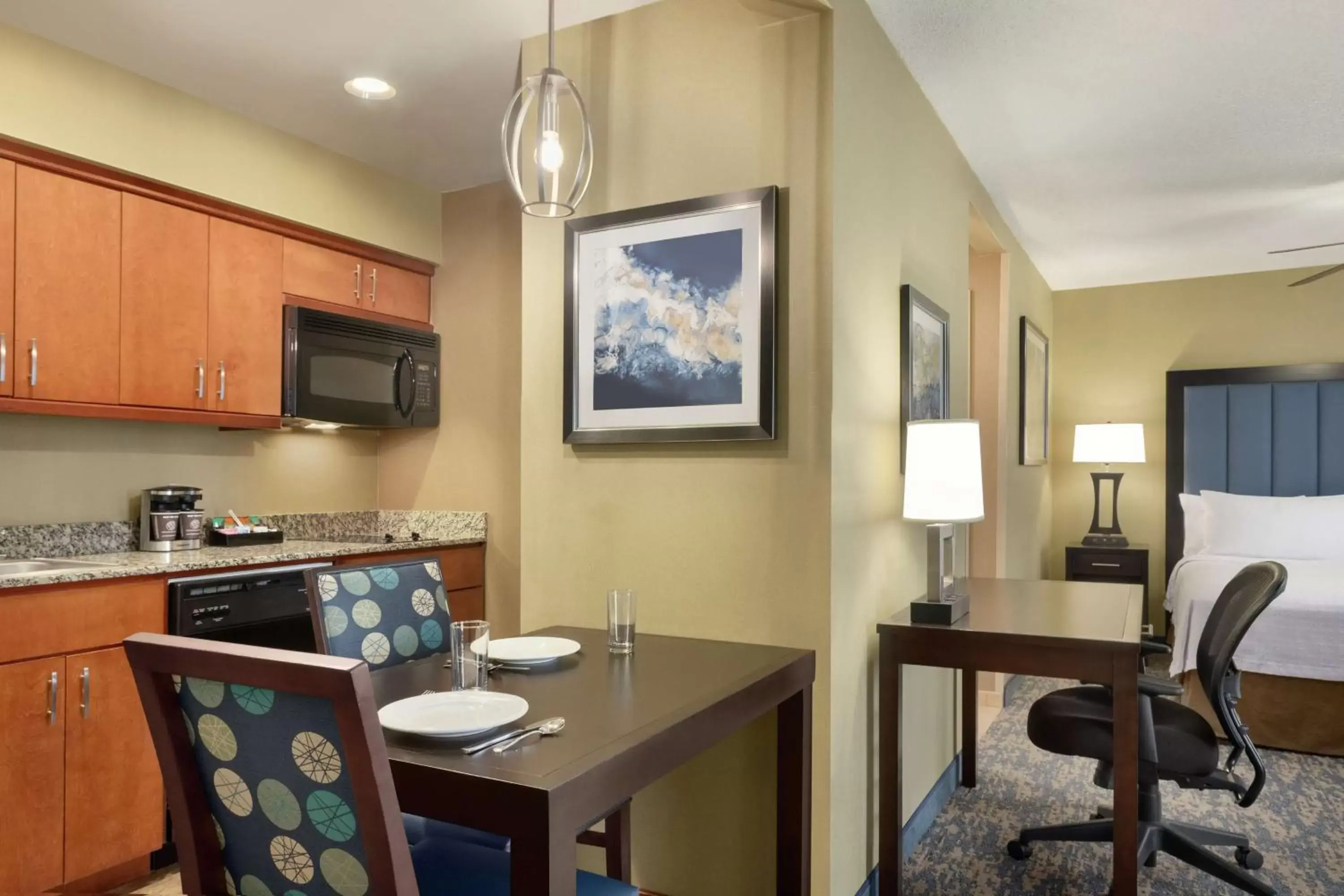 Bedroom, Kitchen/Kitchenette in Homewood Suites by Hilton Fort Smith