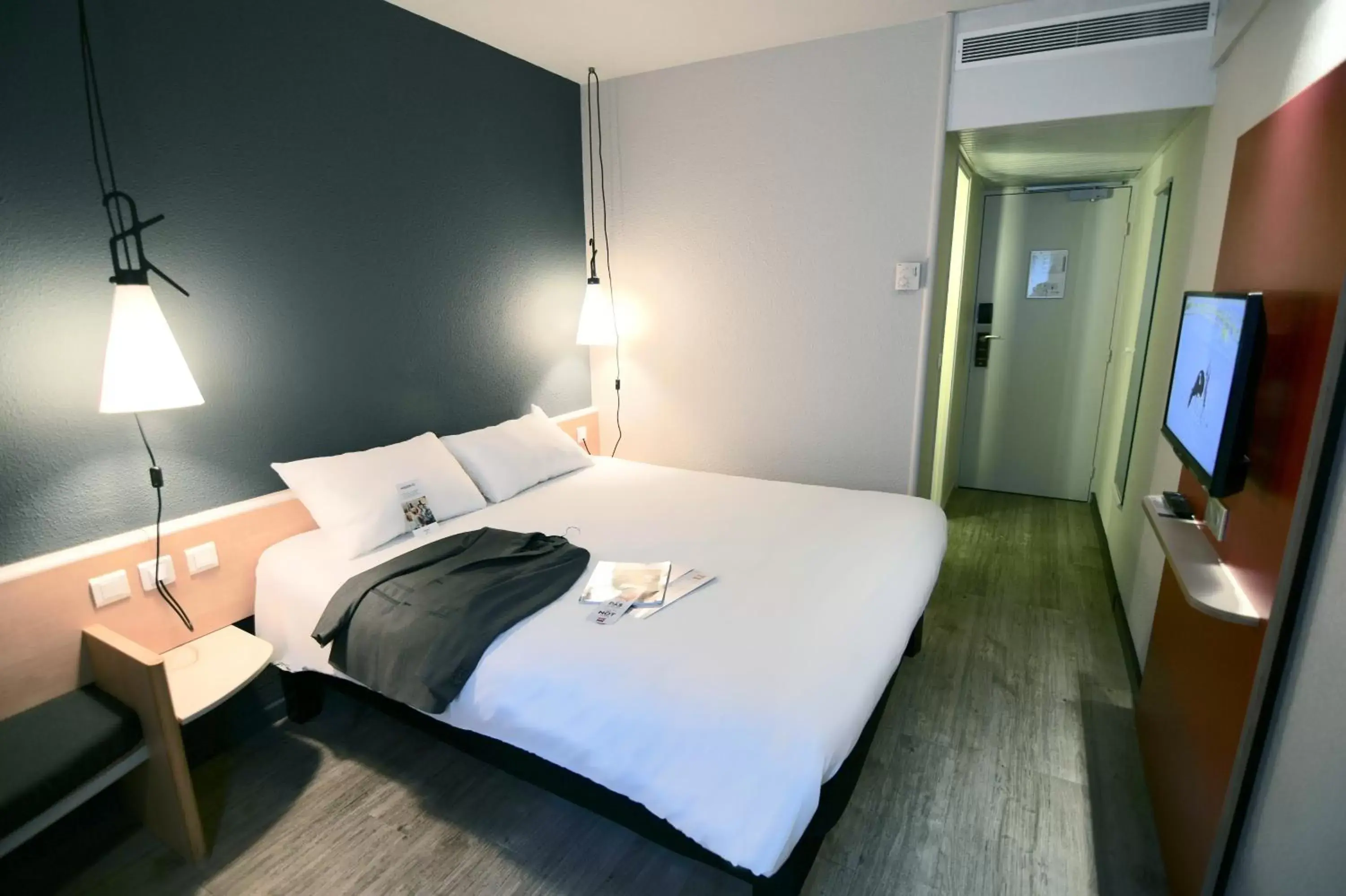 Bed in ibis Nantes Saint Herblain