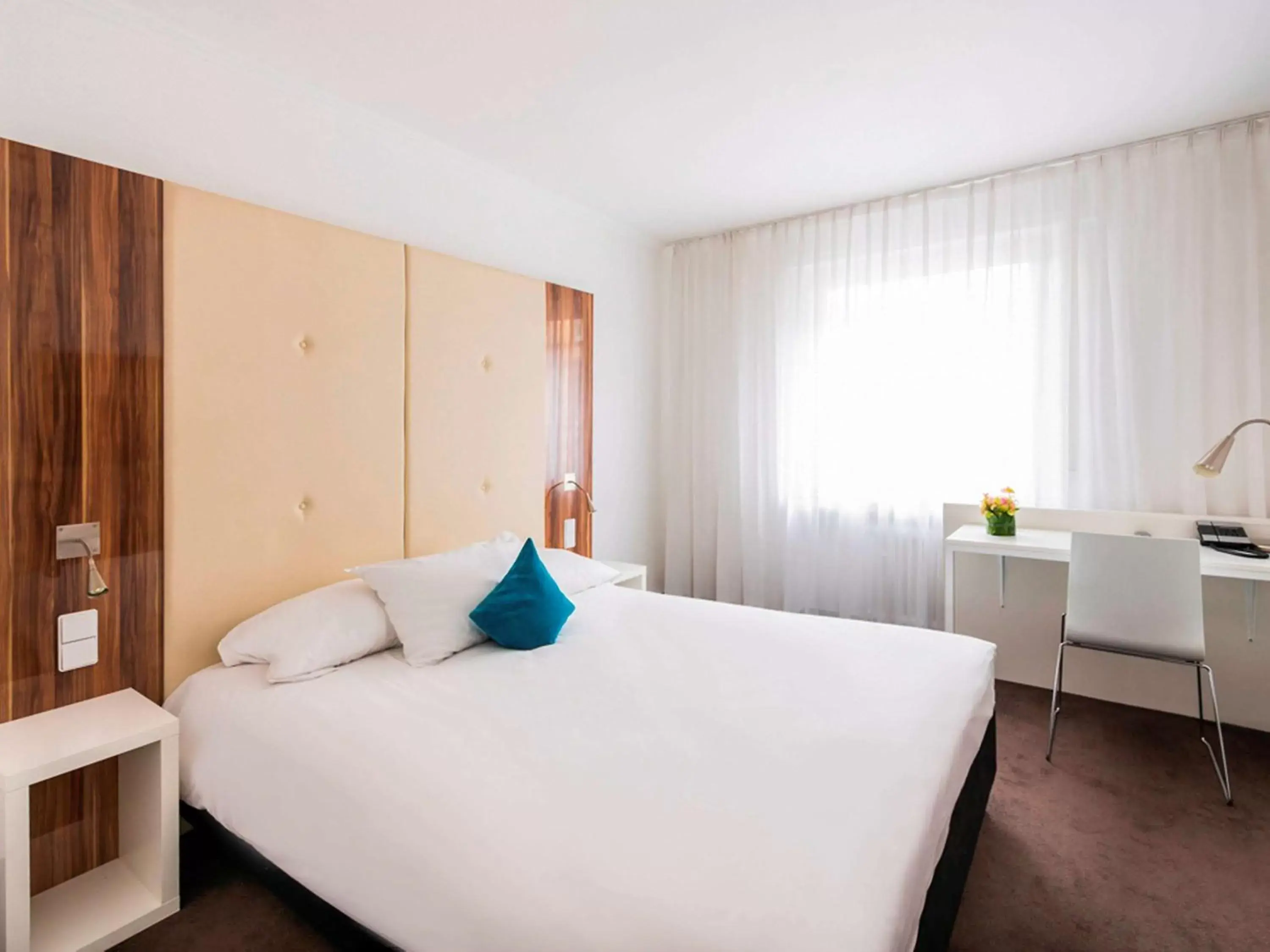 Photo of the whole room, Bed in Ibis Styles Frankfurt City