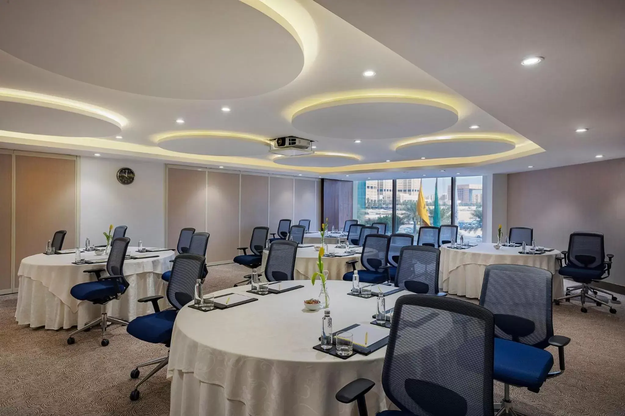 Meeting/conference room, Restaurant/Places to Eat in voco - Riyadh, an IHG Hotel