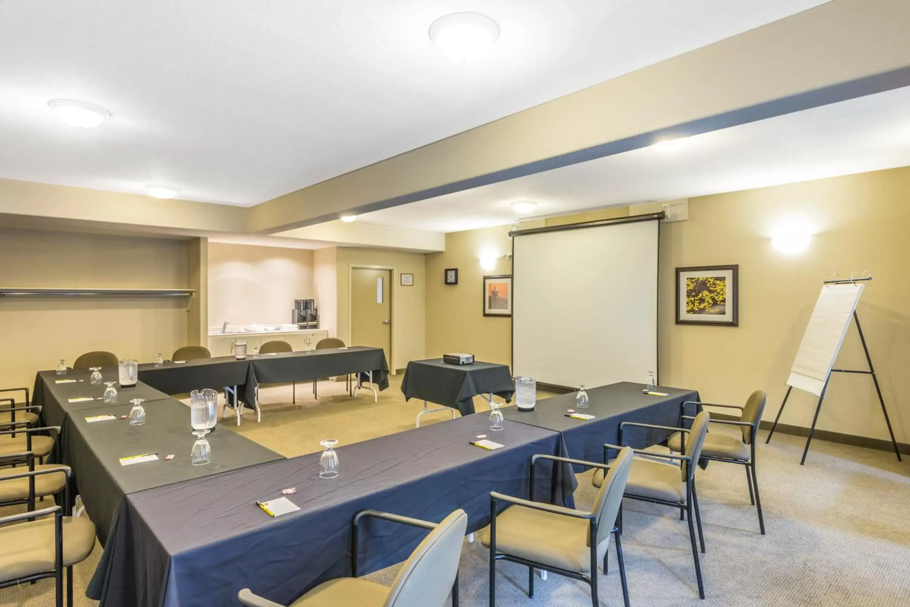 Area and facilities, Business Area/Conference Room in Super 8 by Wyndham Windsor NS