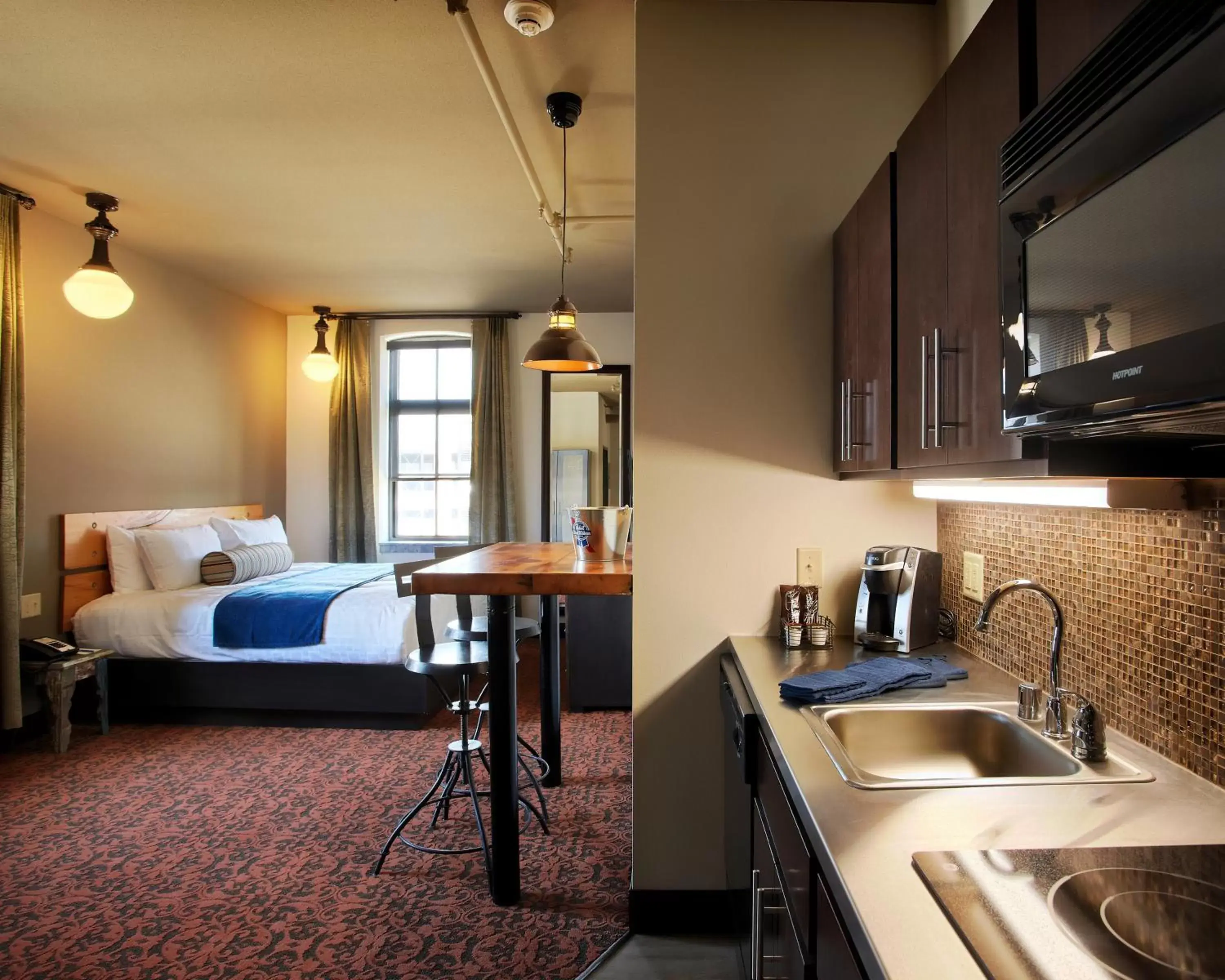 Guests, Kitchen/Kitchenette in Brewhouse Inn and Suites