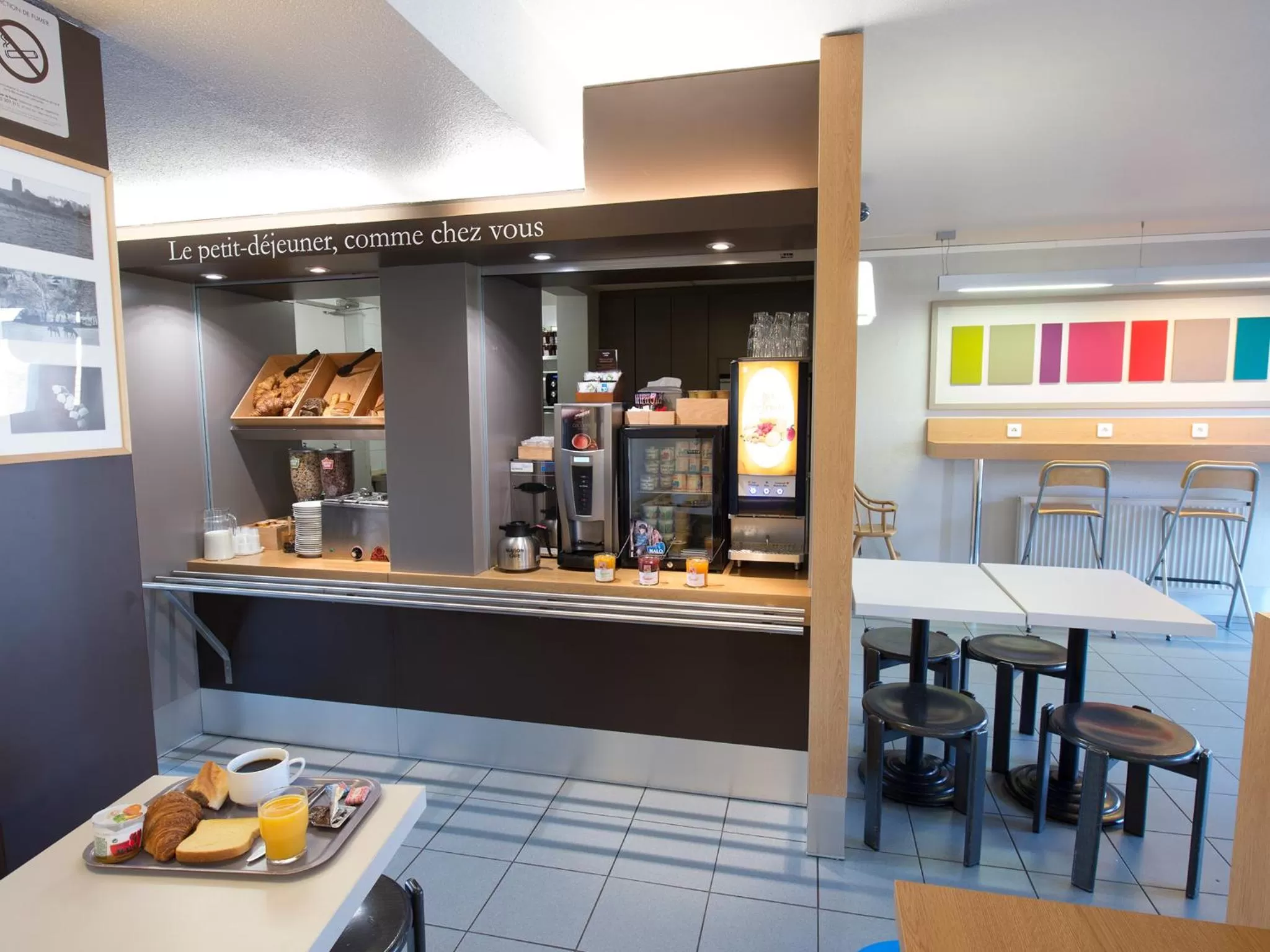 Restaurant/places to eat in B&B HOTEL Tours Nord 1 Val de Loire