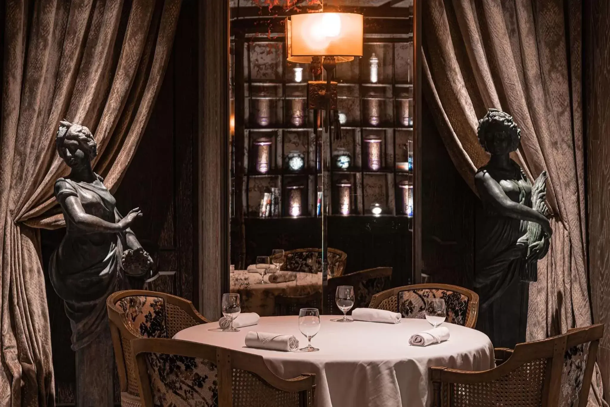 Restaurant/places to eat, Seating Area in Palais de Chine Hotel