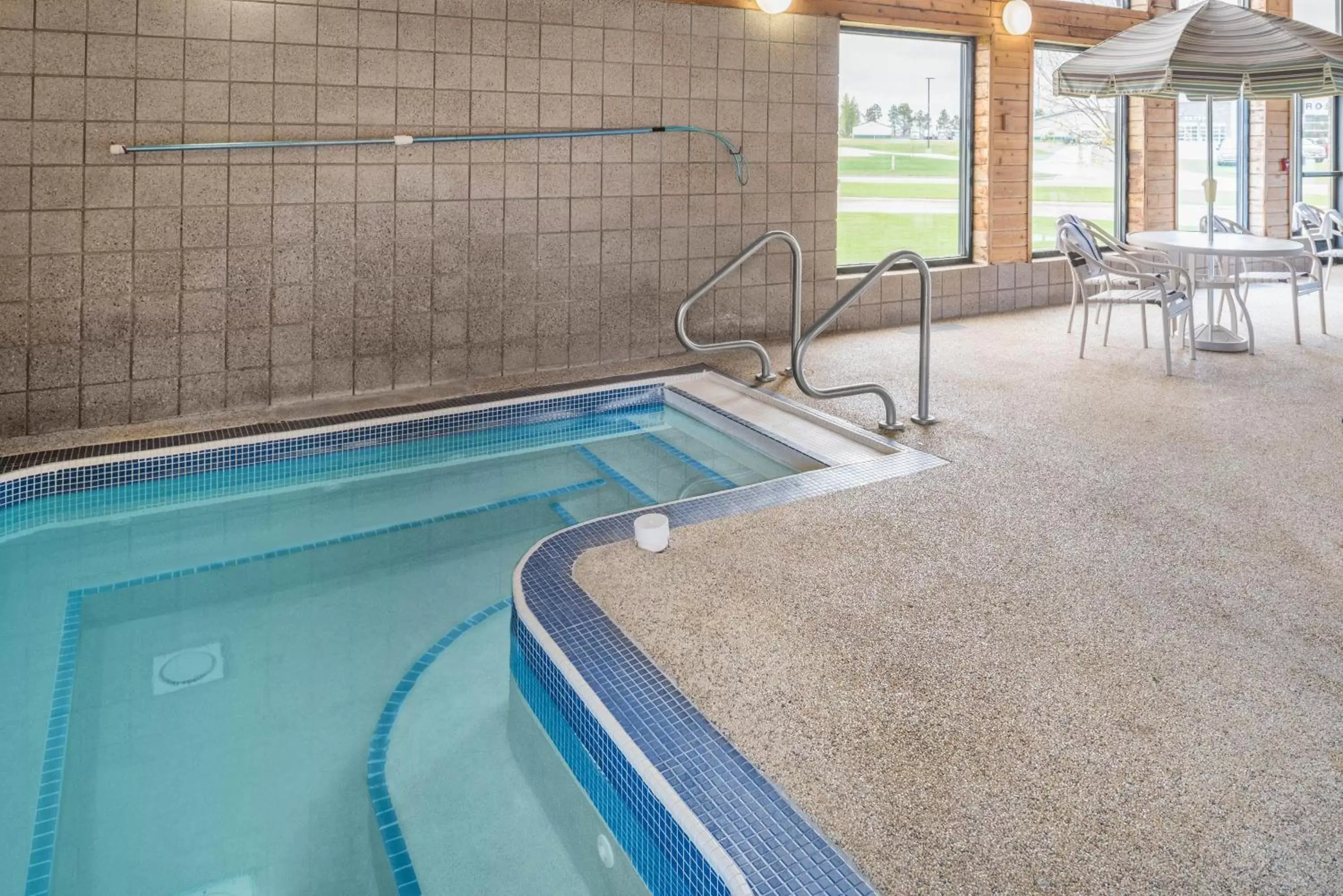 Hot Tub, Swimming Pool in AmericInn by Wyndham Valley City Conference Center