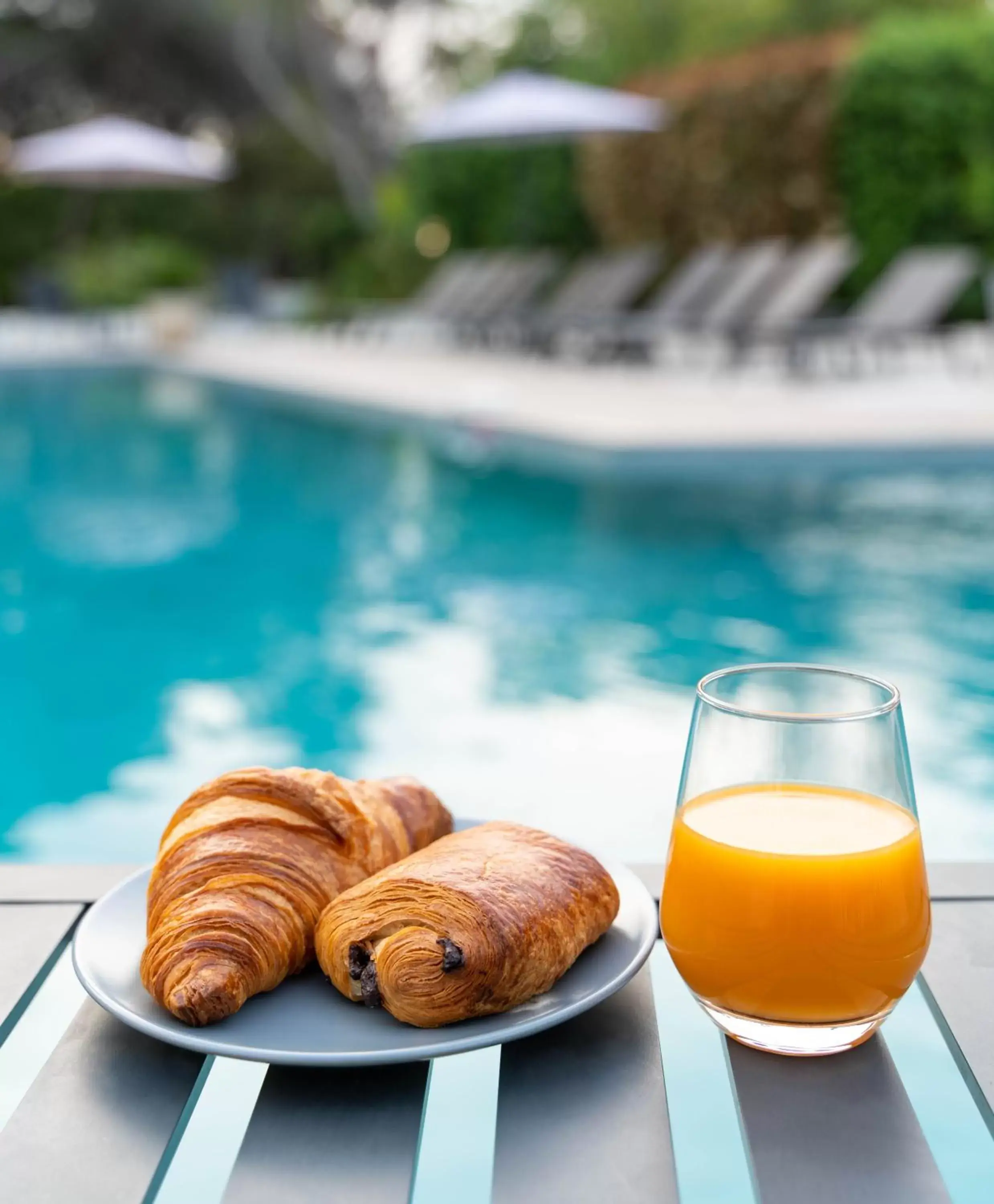Breakfast, Swimming Pool in Le Confidentiel Hôtel & SPA