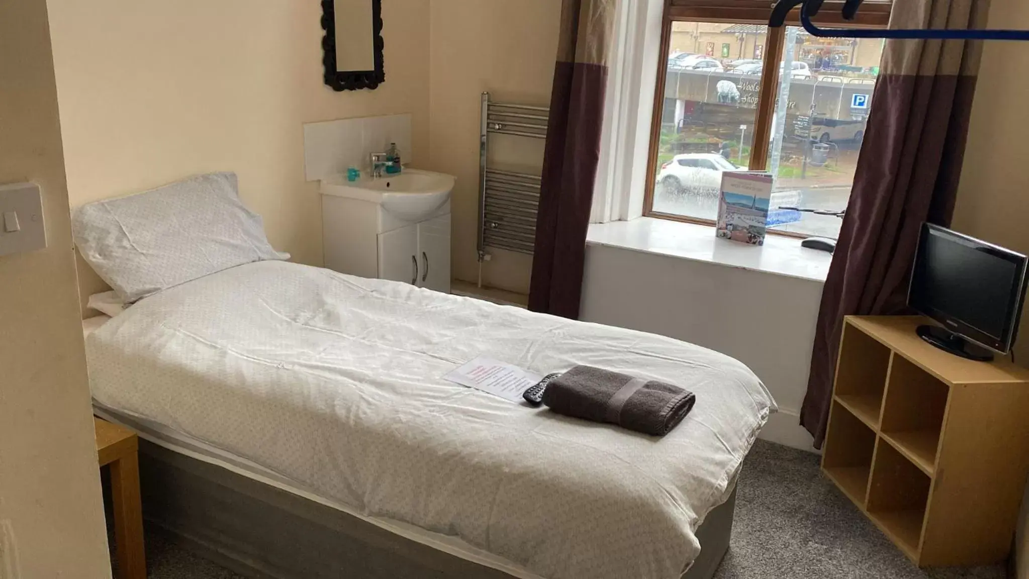 Bedroom, Bed in The Old Post Office Public House & Hotel