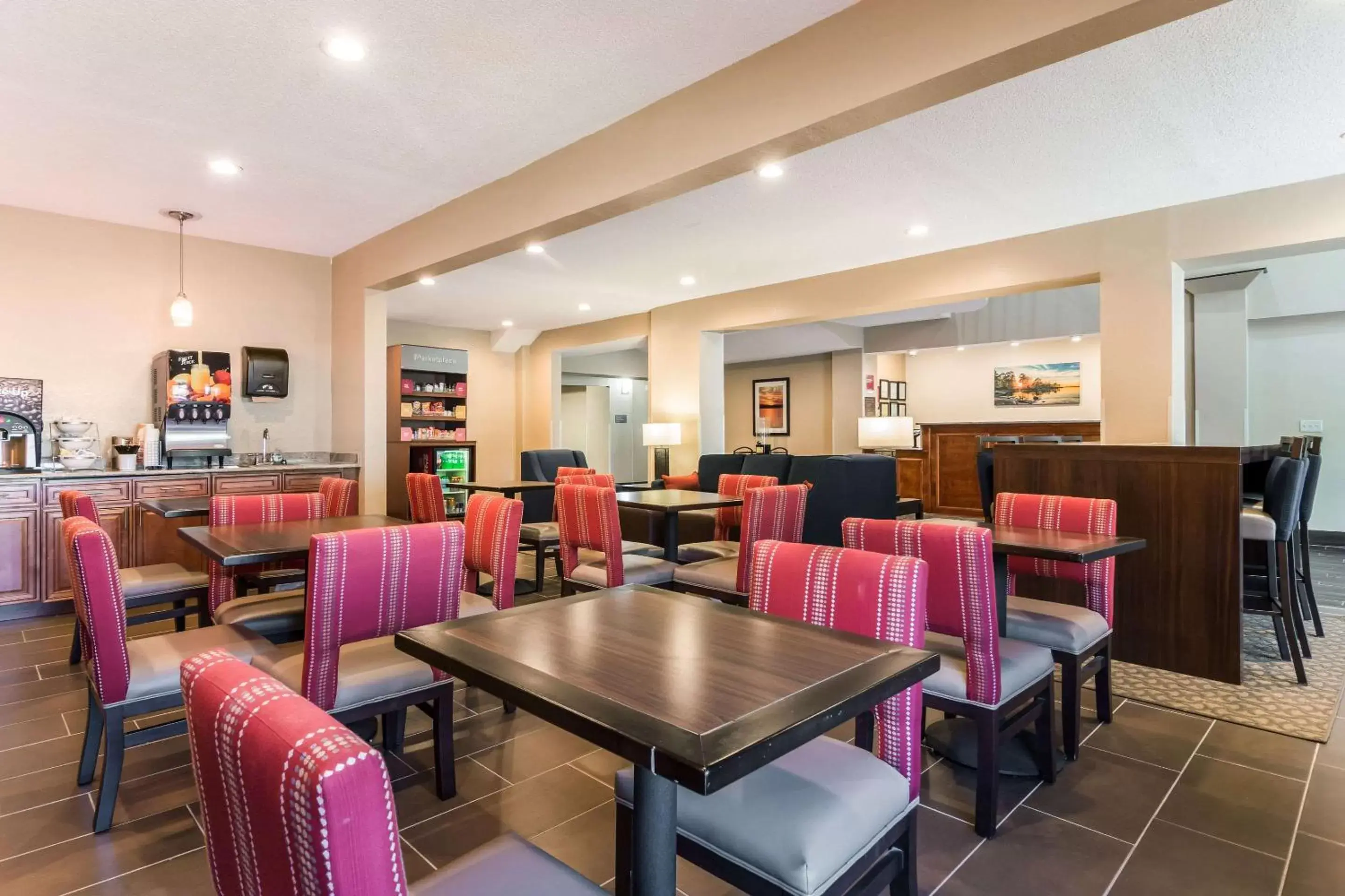 Restaurant/Places to Eat in Comfort Suites