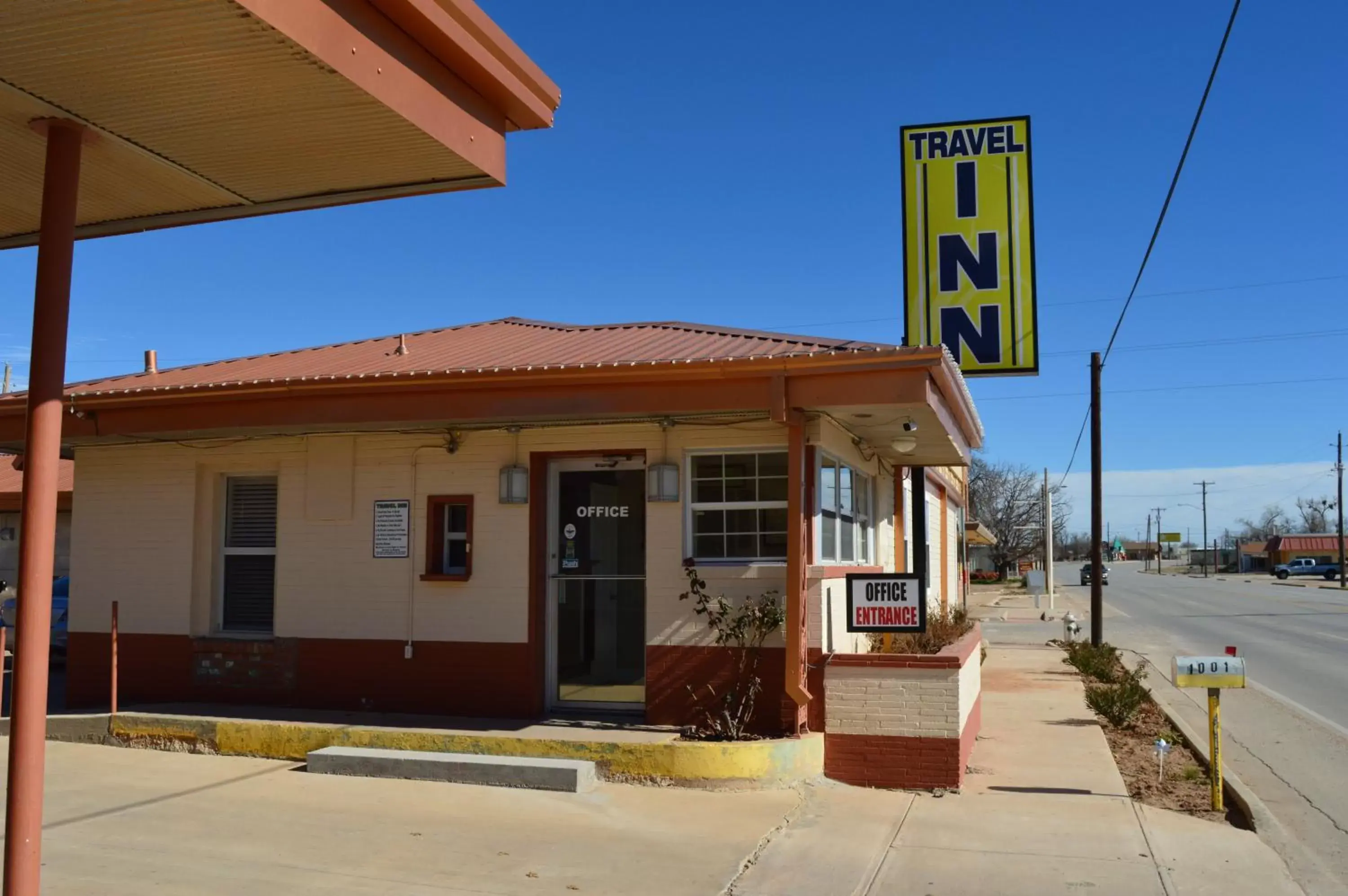 Property Building in Travel Inn Snyder