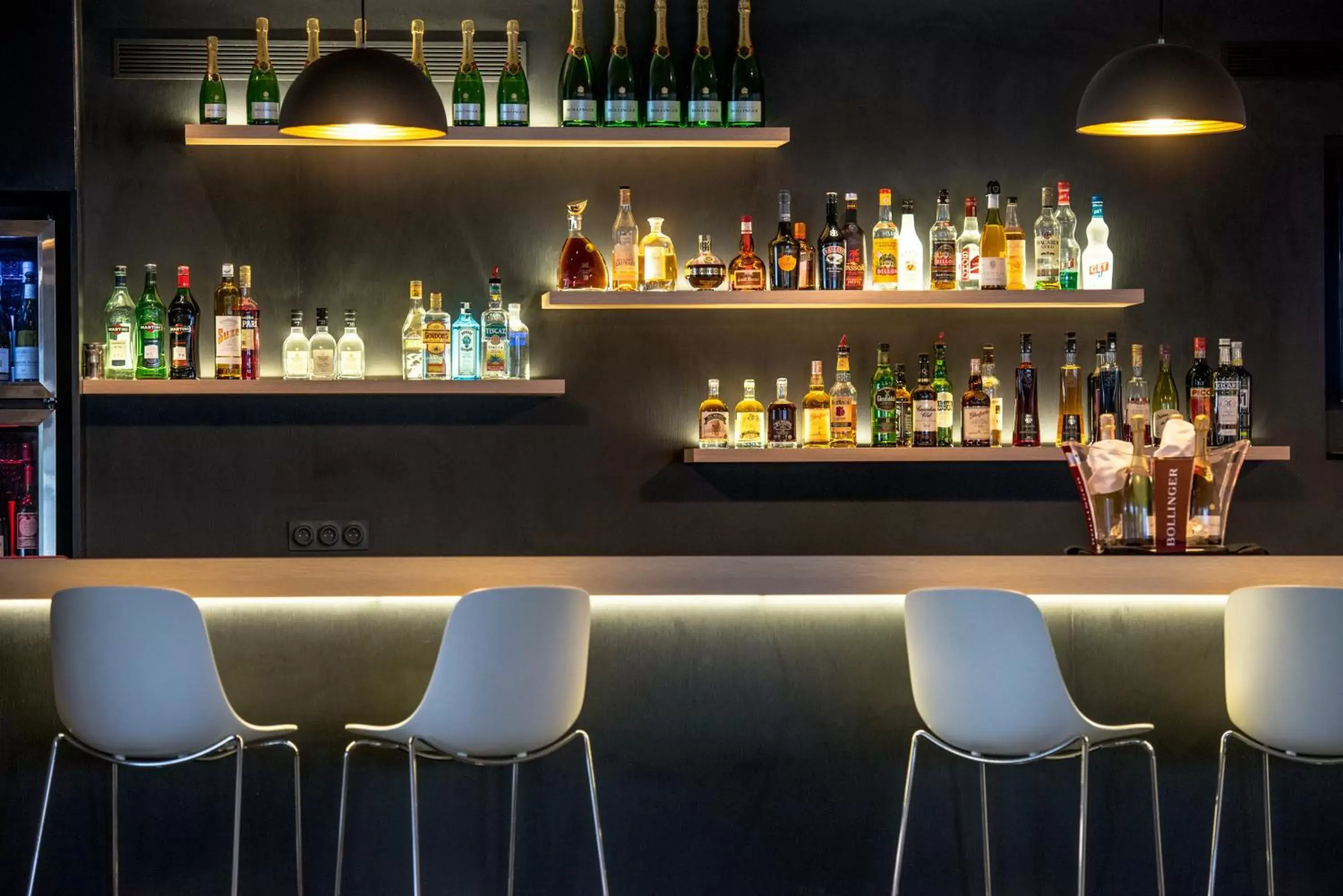 Lounge or bar in Kyriad Montchanin le Creusot Lounge or bar in Kyriad Montchanin le Creusot