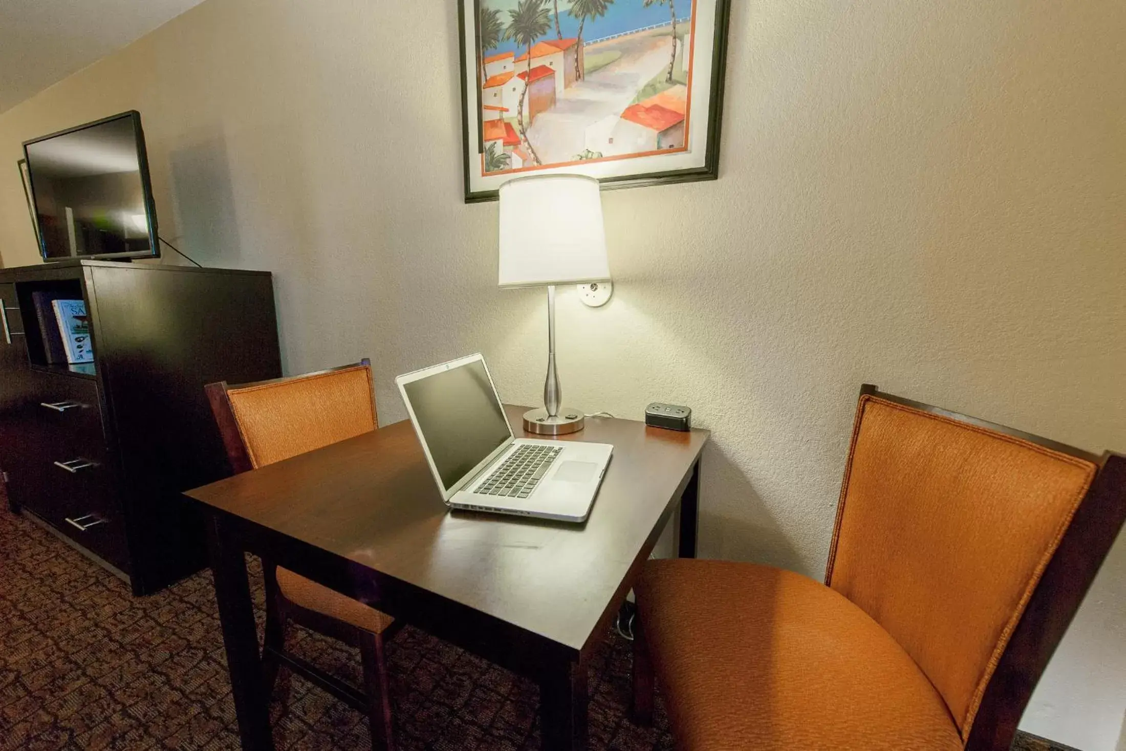 Seating area, TV/Entertainment Center in Best Western Escondido Hotel