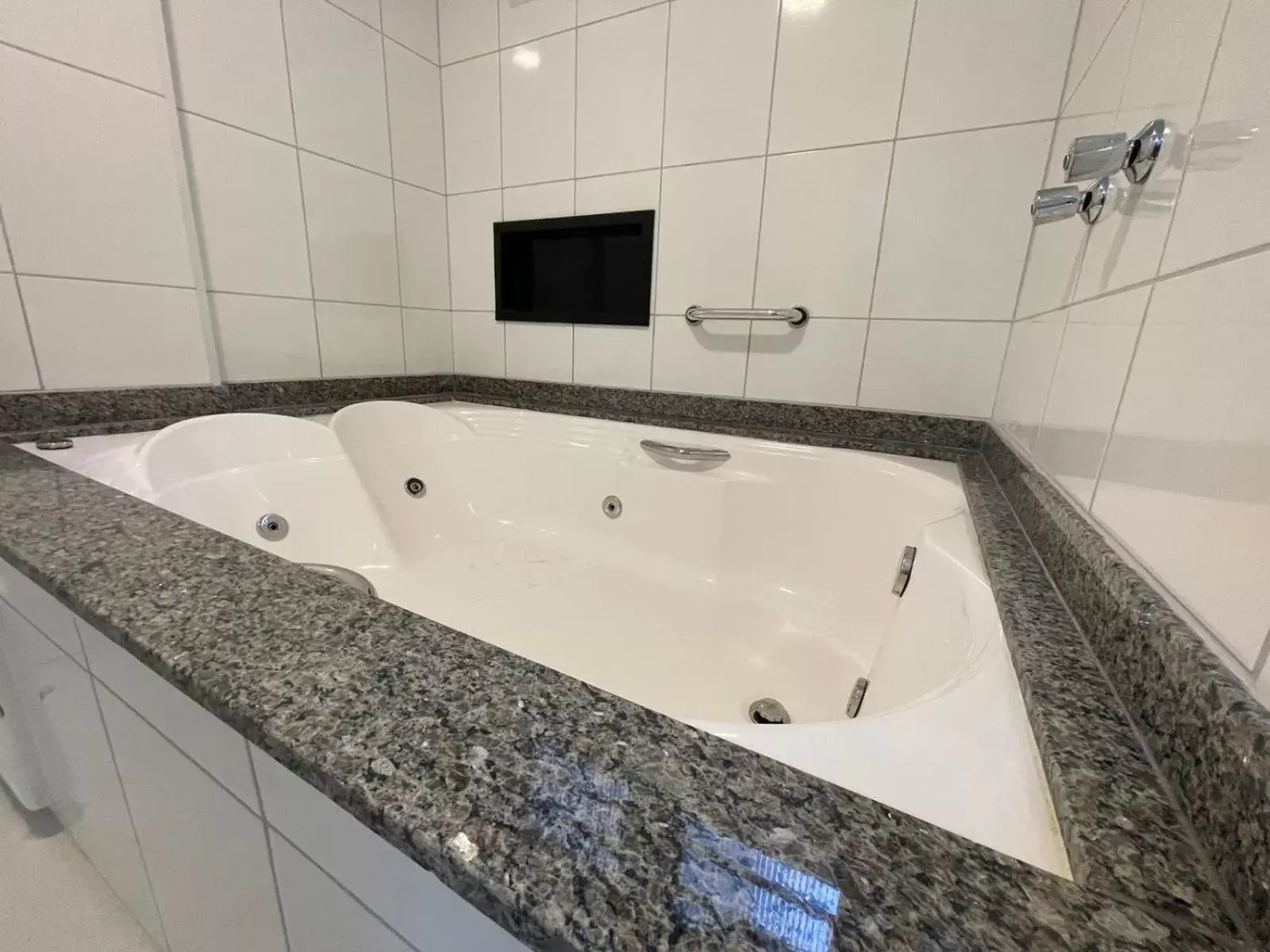 Hot Tub, Bathroom in Hotel Itamarati Centro-República
