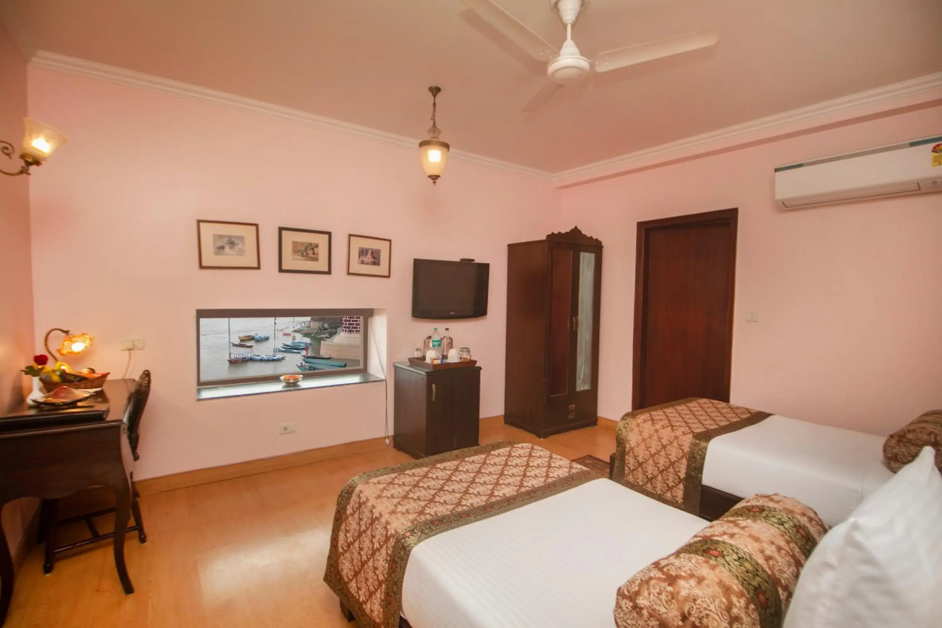 Bed in Suryauday Haveli - An Amritara Resort