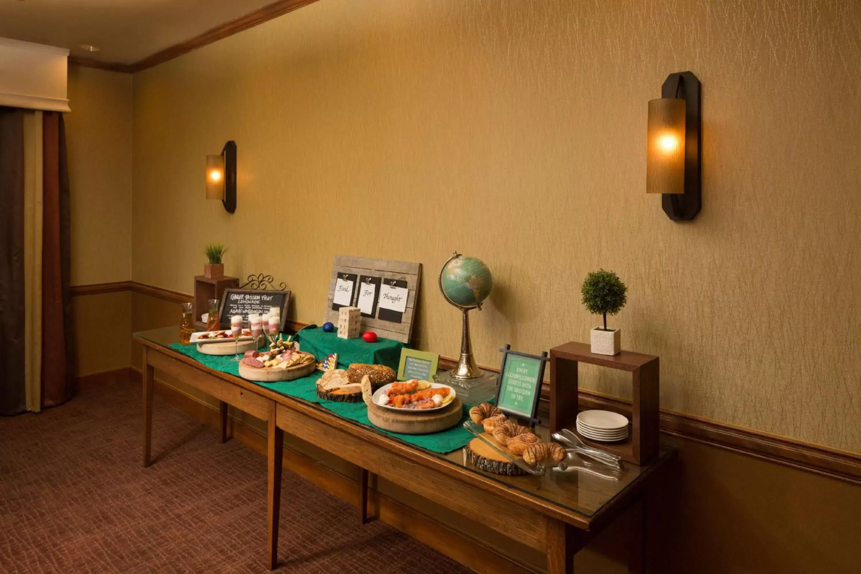 Meeting/conference room, Restaurant/Places to Eat in DoubleTree by Hilton Biltmore/Asheville