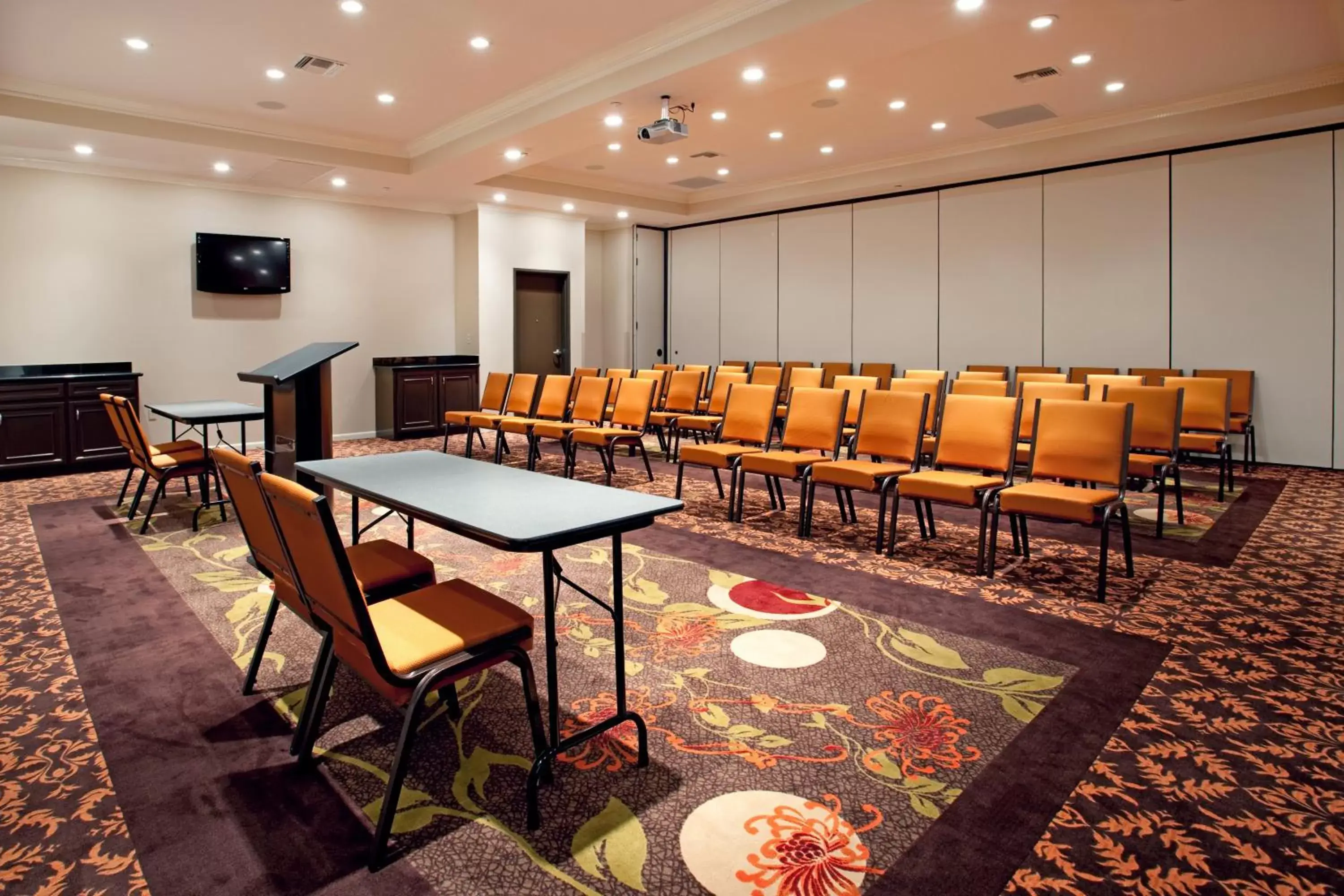 Meeting/conference room in Holiday Inn Hotel & Suites Lake Charles South, an IHG Hotel