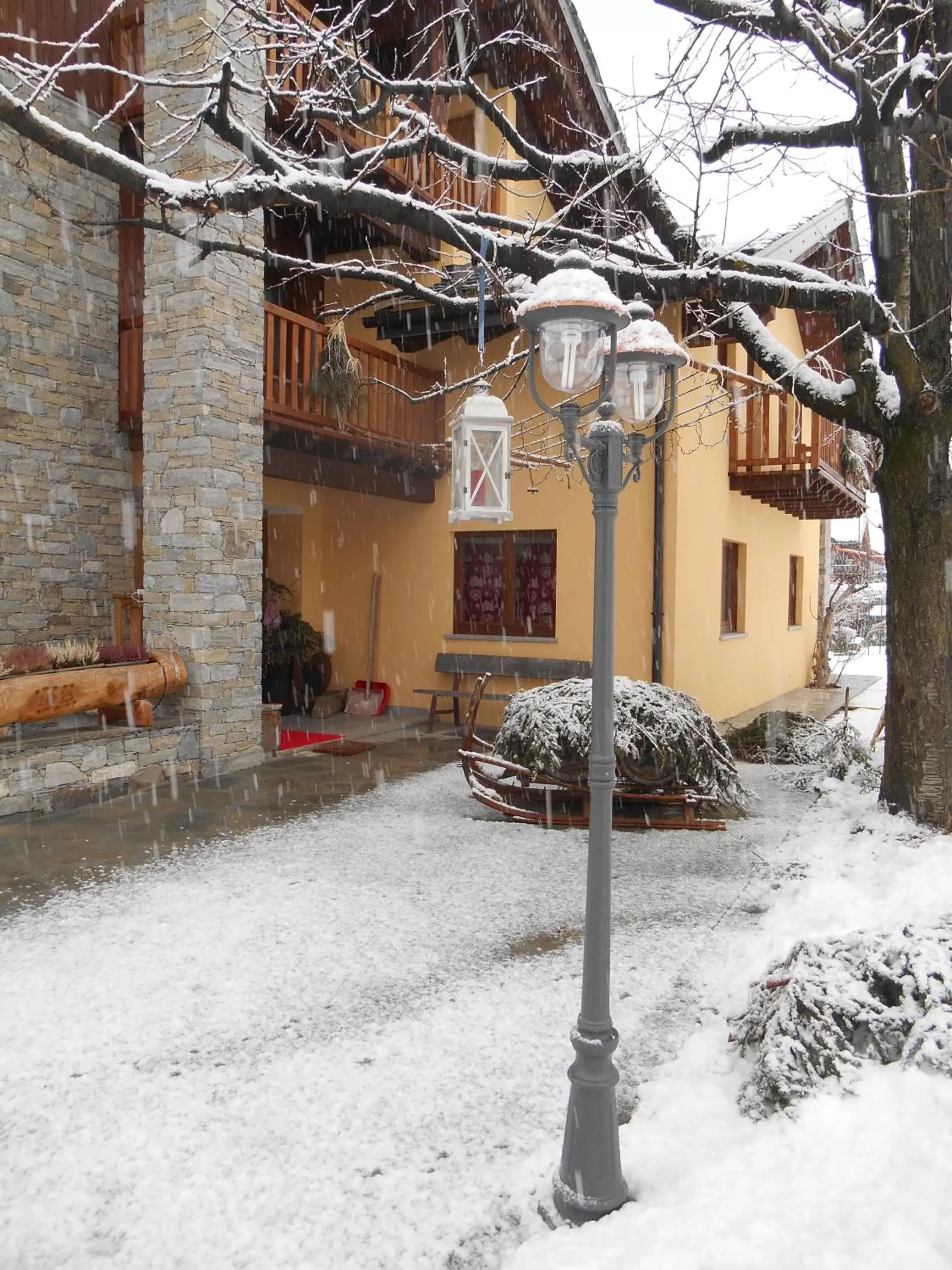 Facade/entrance, Winter in La Vigne de Papagran