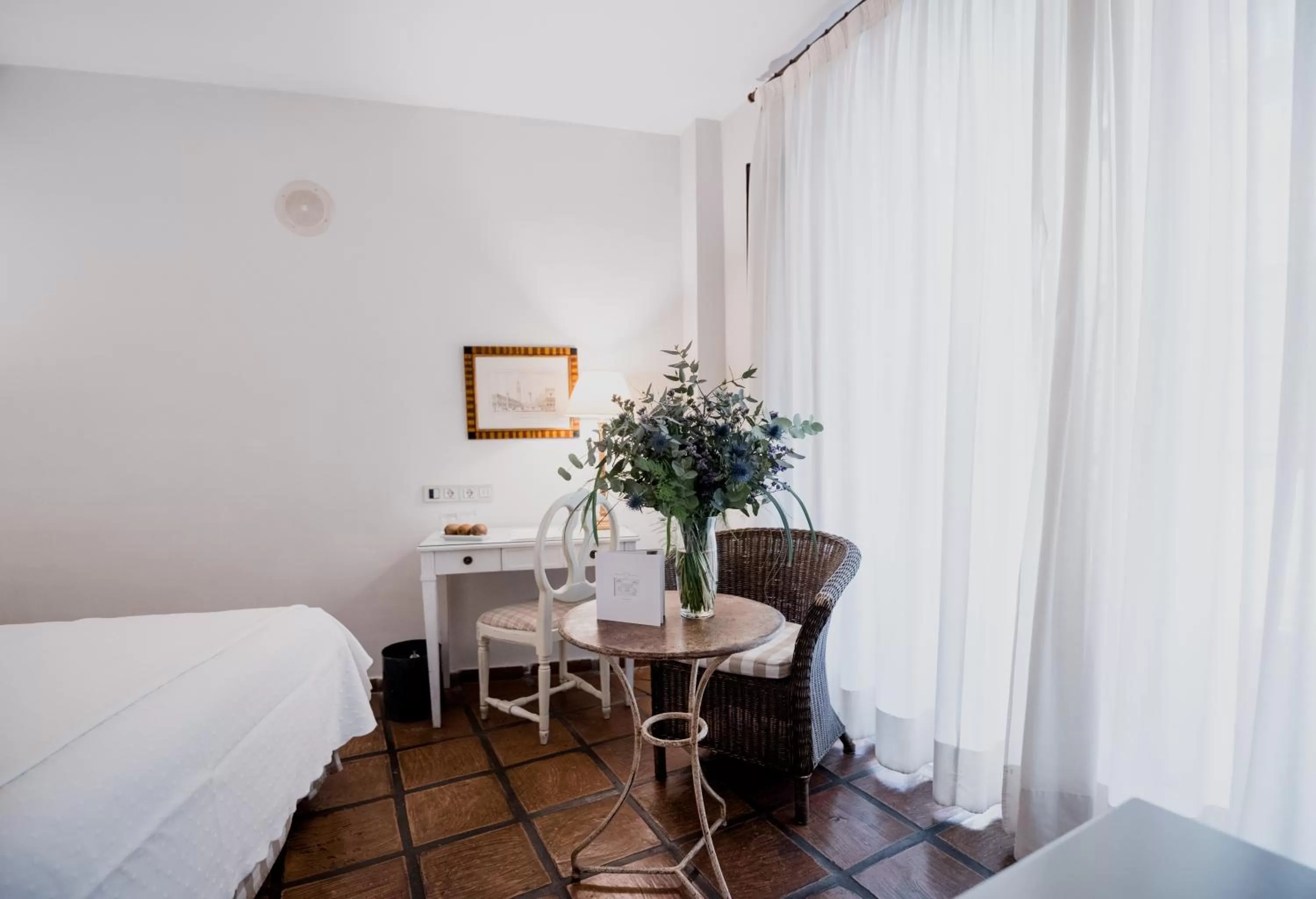 Photo of the whole room, Bed in Palacio De Los Navas