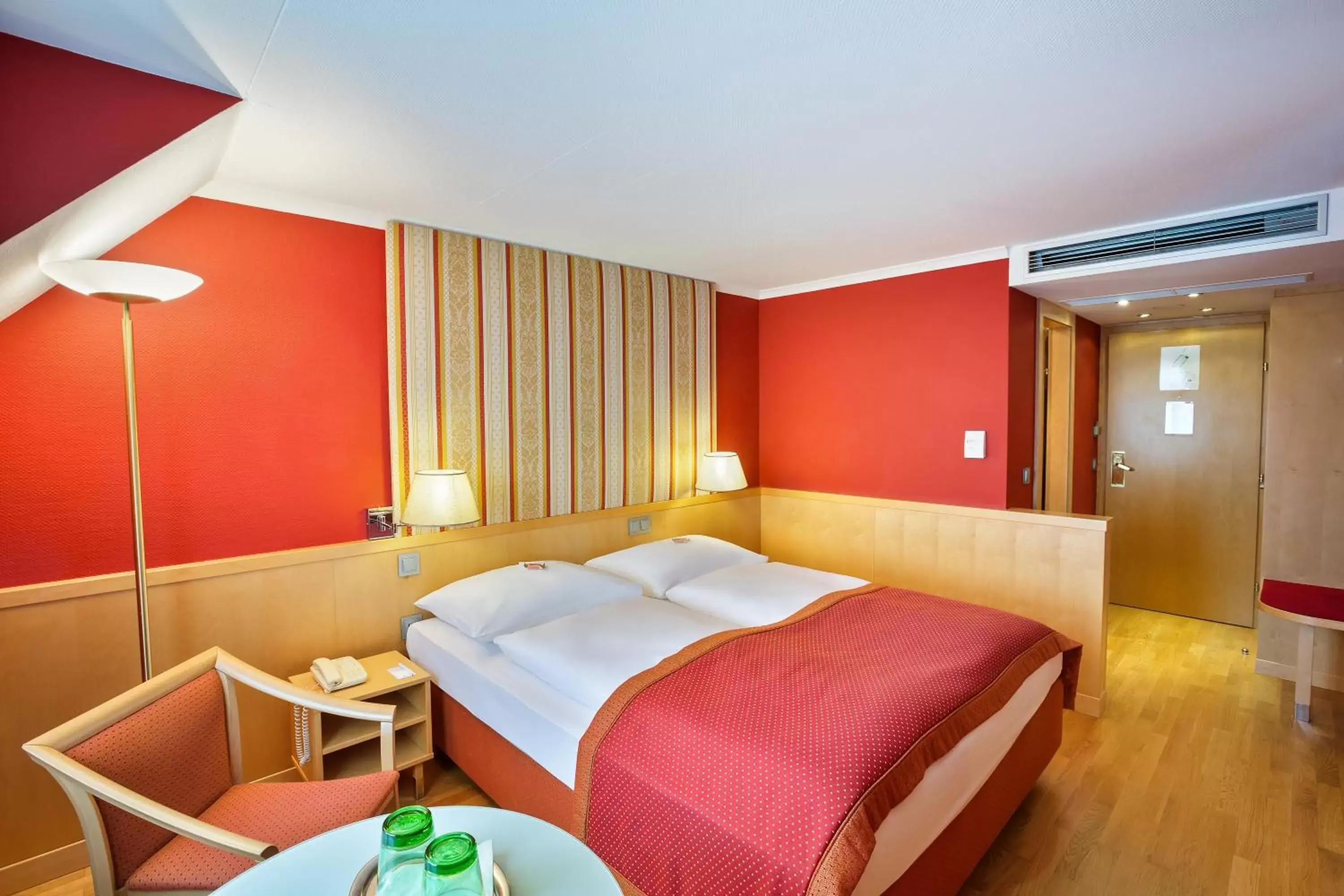 Classic Double Room in Austria Trend Hotel Ananas Wien Classic Double Room in Austria Trend Hotel Ananas Wien
