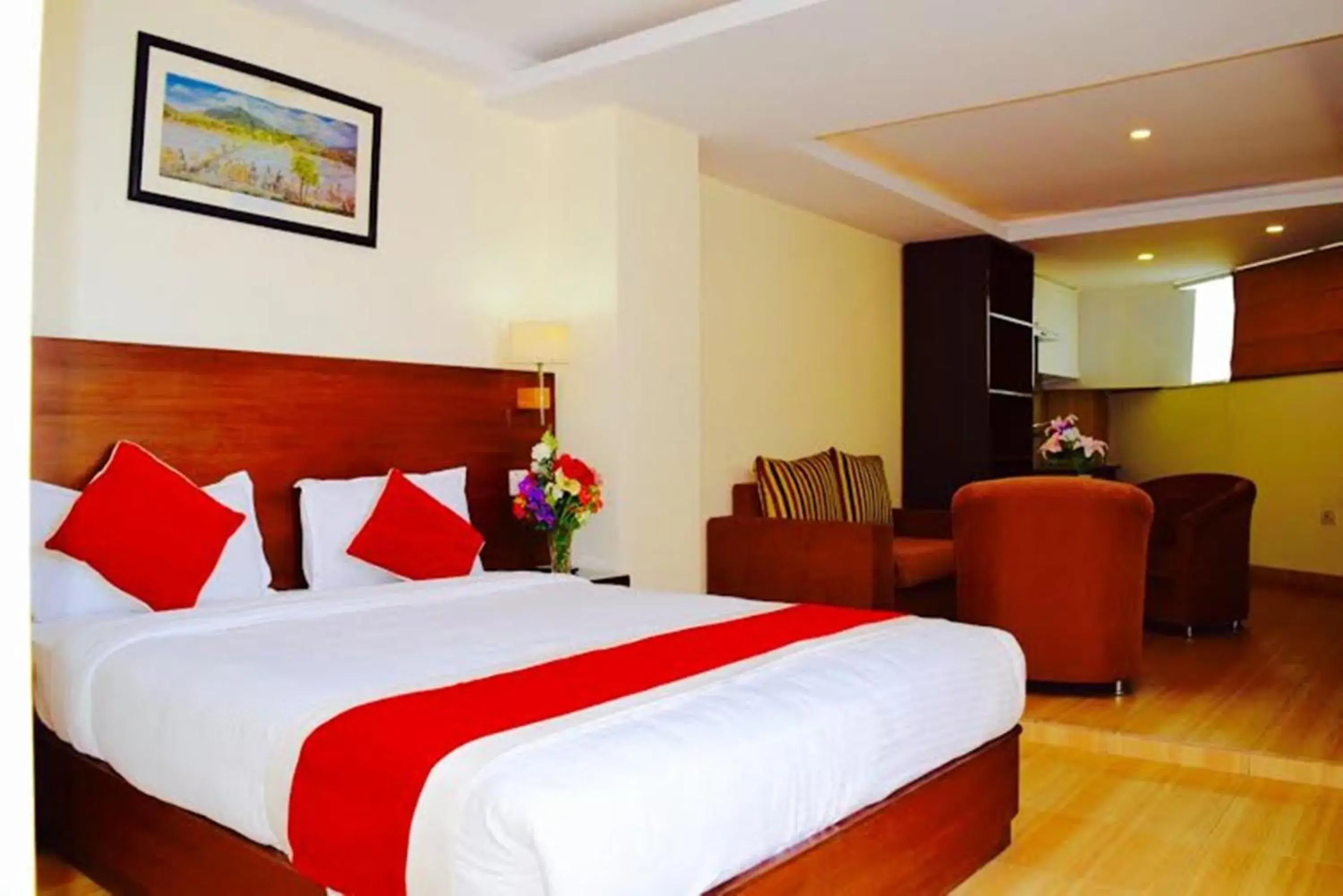 Bedroom, Bed in Hotel Regal Airport