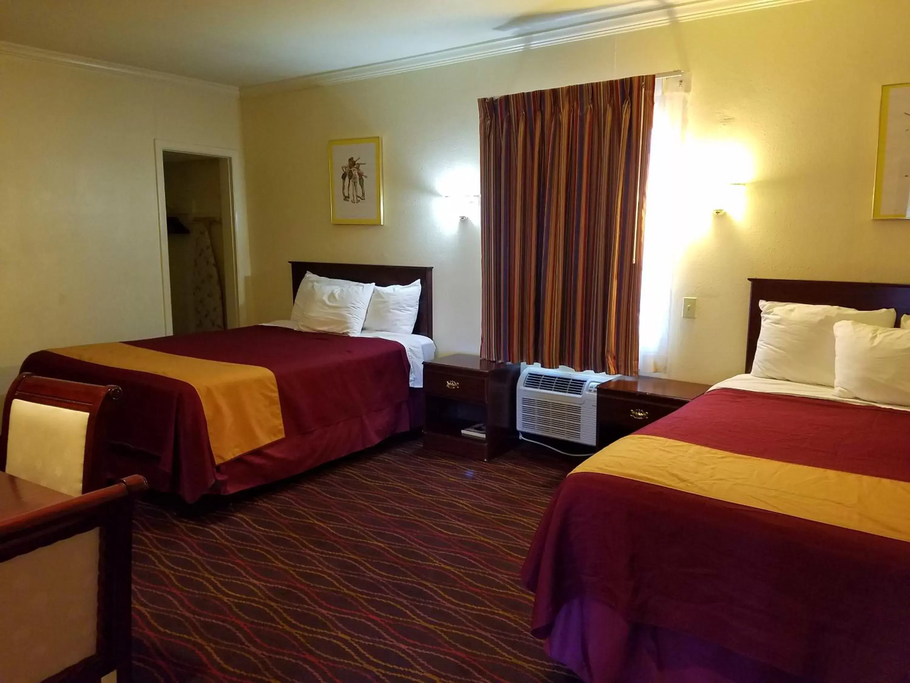 Photo of the whole room, Bed in Americas Best Value Inn Ozona