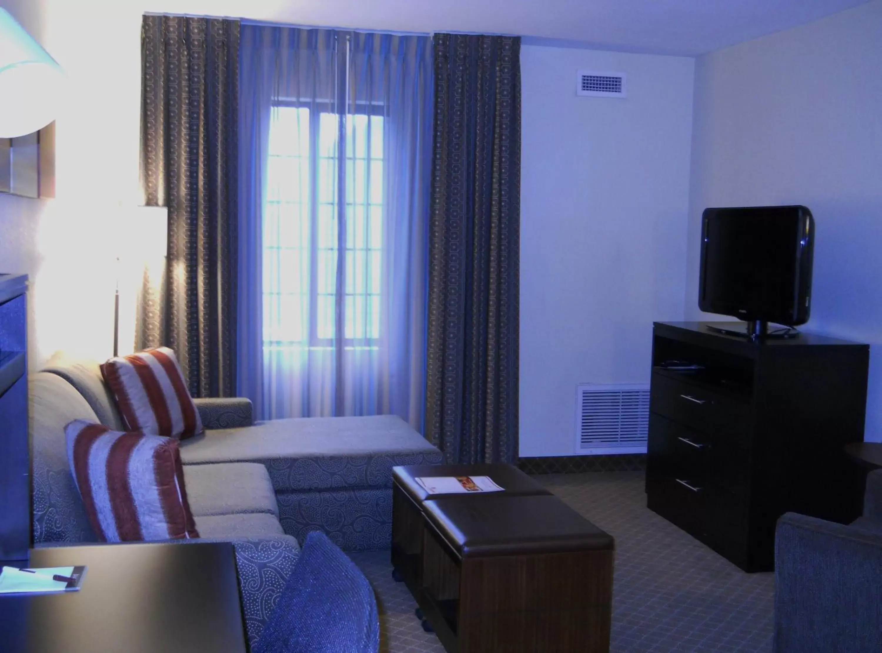 Photo of the whole room, Seating Area in Staybridge Suites Columbus-Airport, an IHG Hotel