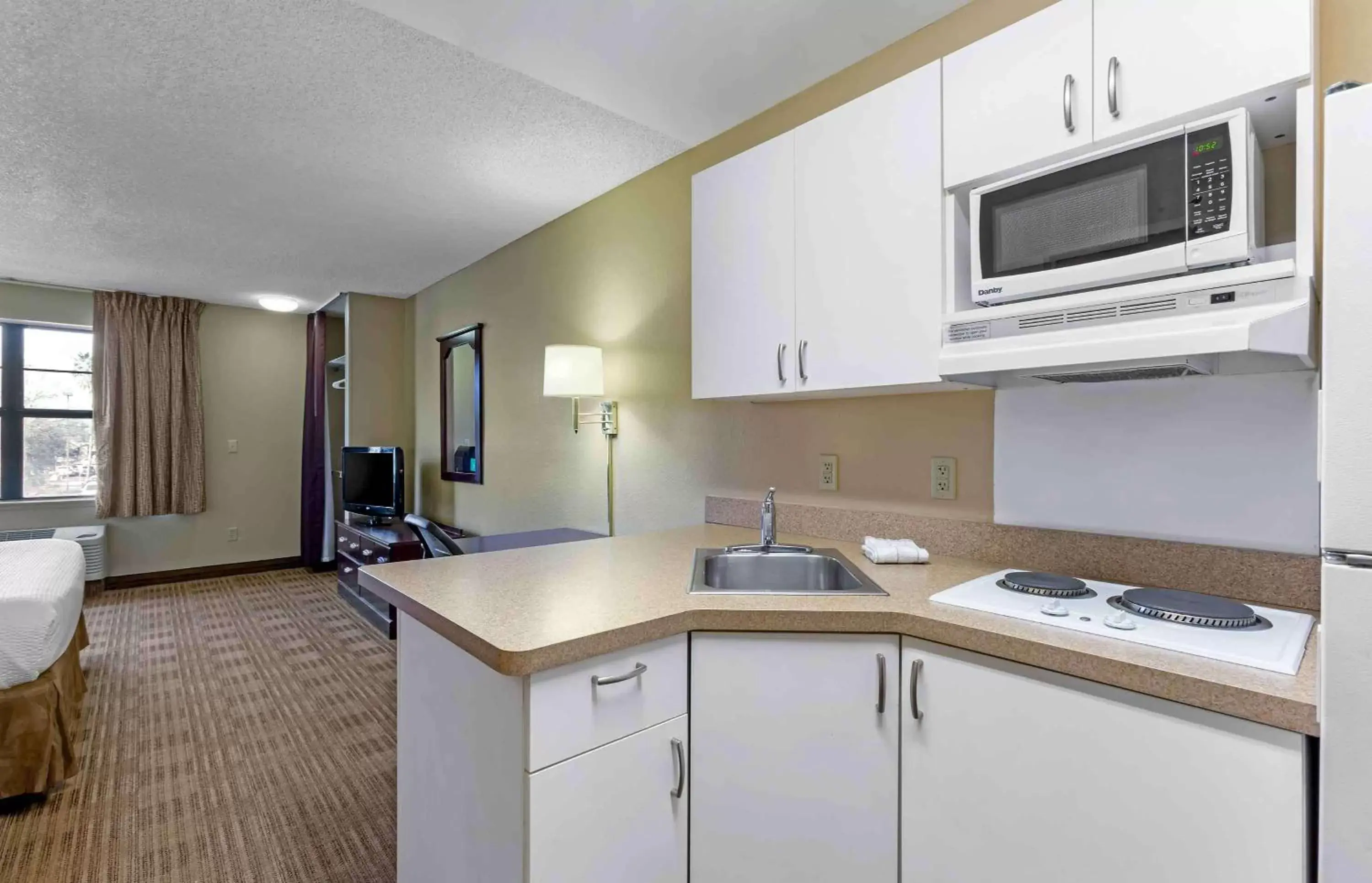 Bedroom, Kitchen/Kitchenette in Extended Stay America Suites - Phoenix - Peoria