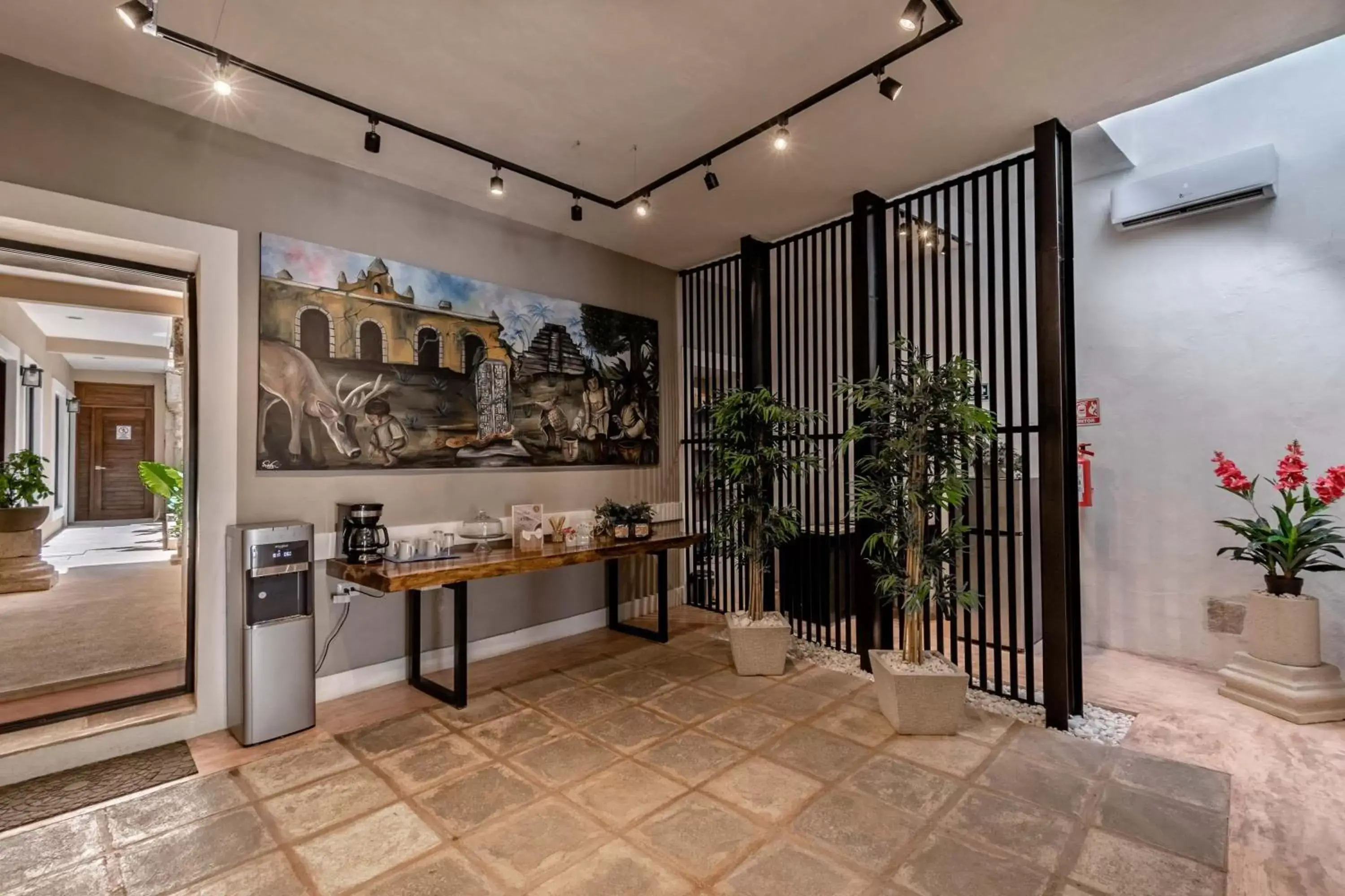 Lobby or reception in Hotel Colonial Zaci by GuruHotel