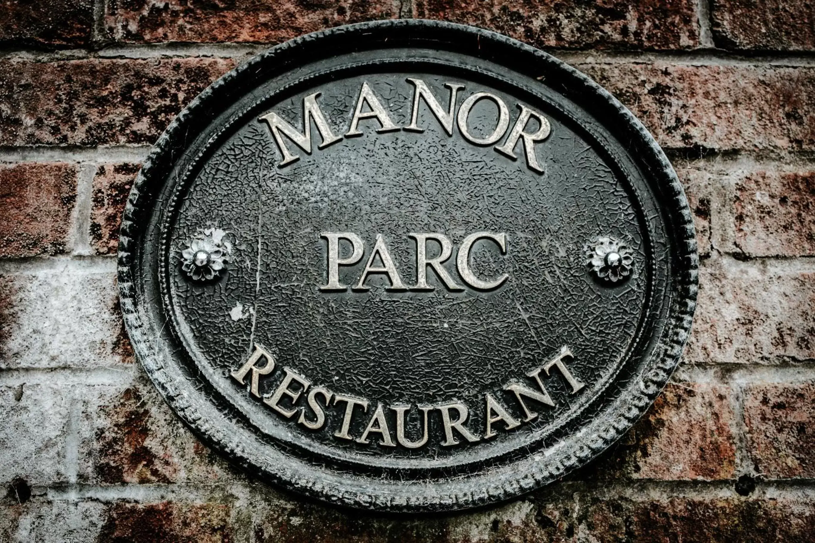 Facade/entrance, Property Logo/Sign in Manor Parc Hotel