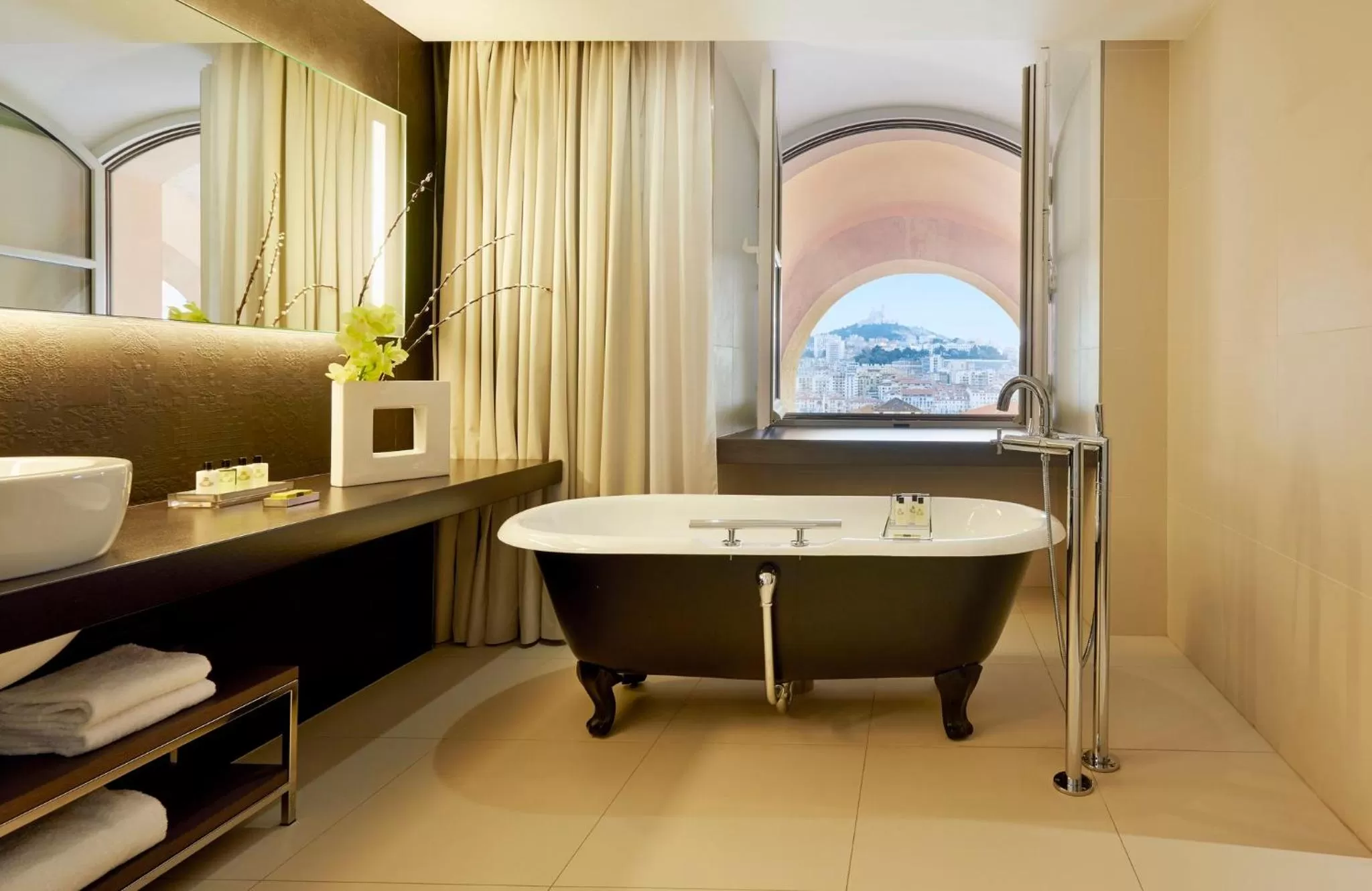 Bathroom, Bed in InterContinental Marseille - Hotel Dieu by IHG