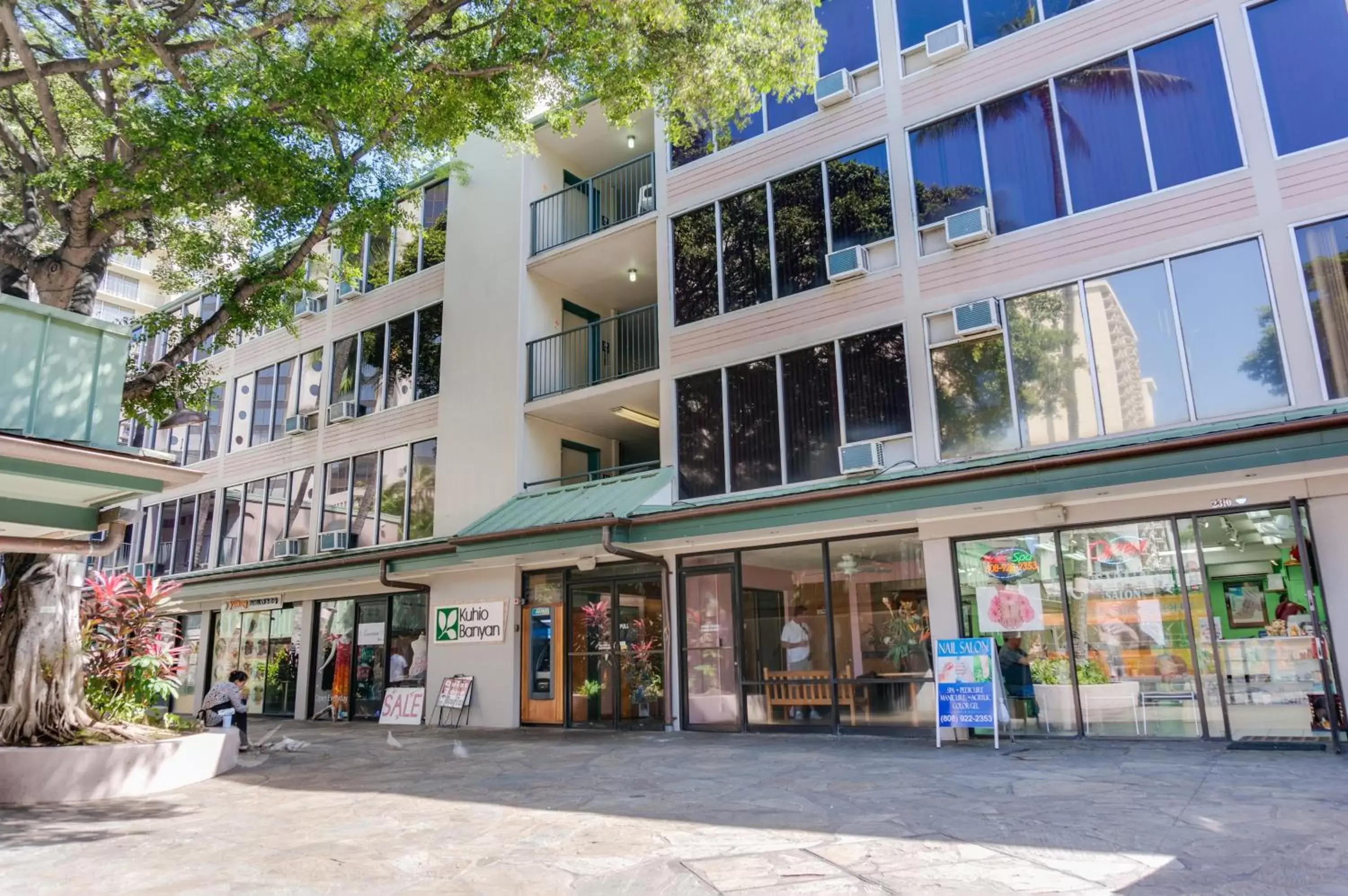 Facade/entrance, Property Building in Kuhio Banyan Hotel (with Kitchenettes)