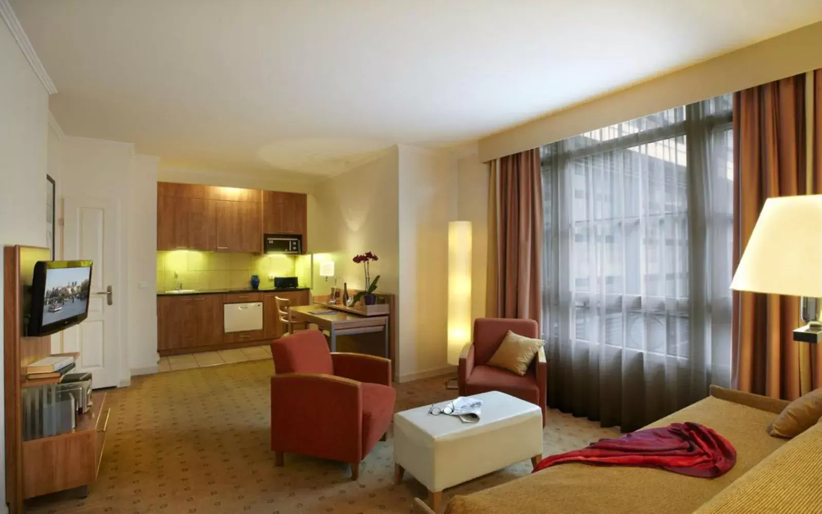 TV and multimedia, Bed in Citadines Saint-Germain-des-Prés Paris TV and multimedia, Bed in Citadines Saint-Germain-des-Prés Paris