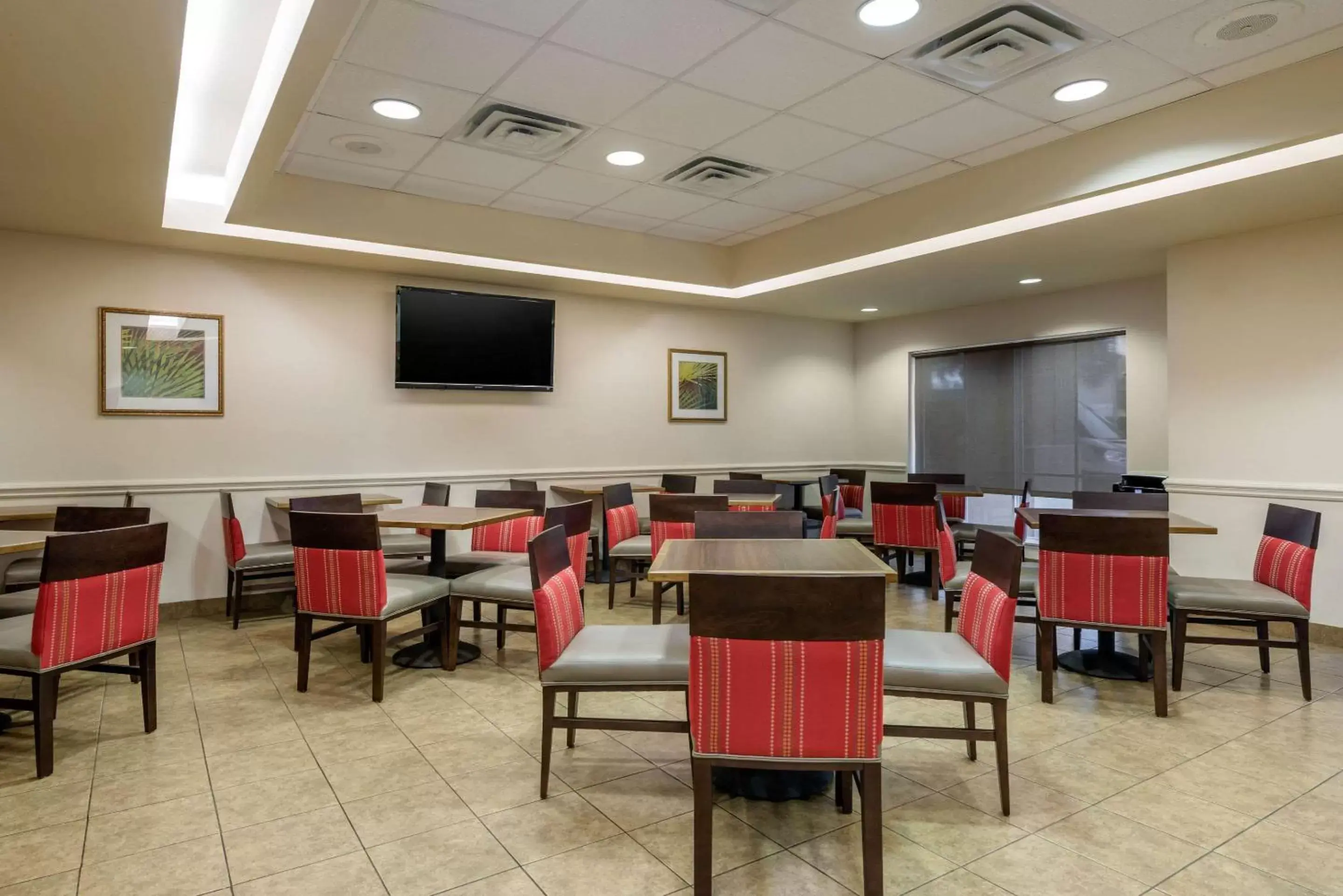 Restaurant/Places to Eat in Comfort Inn & Suites Fort Myers Airport