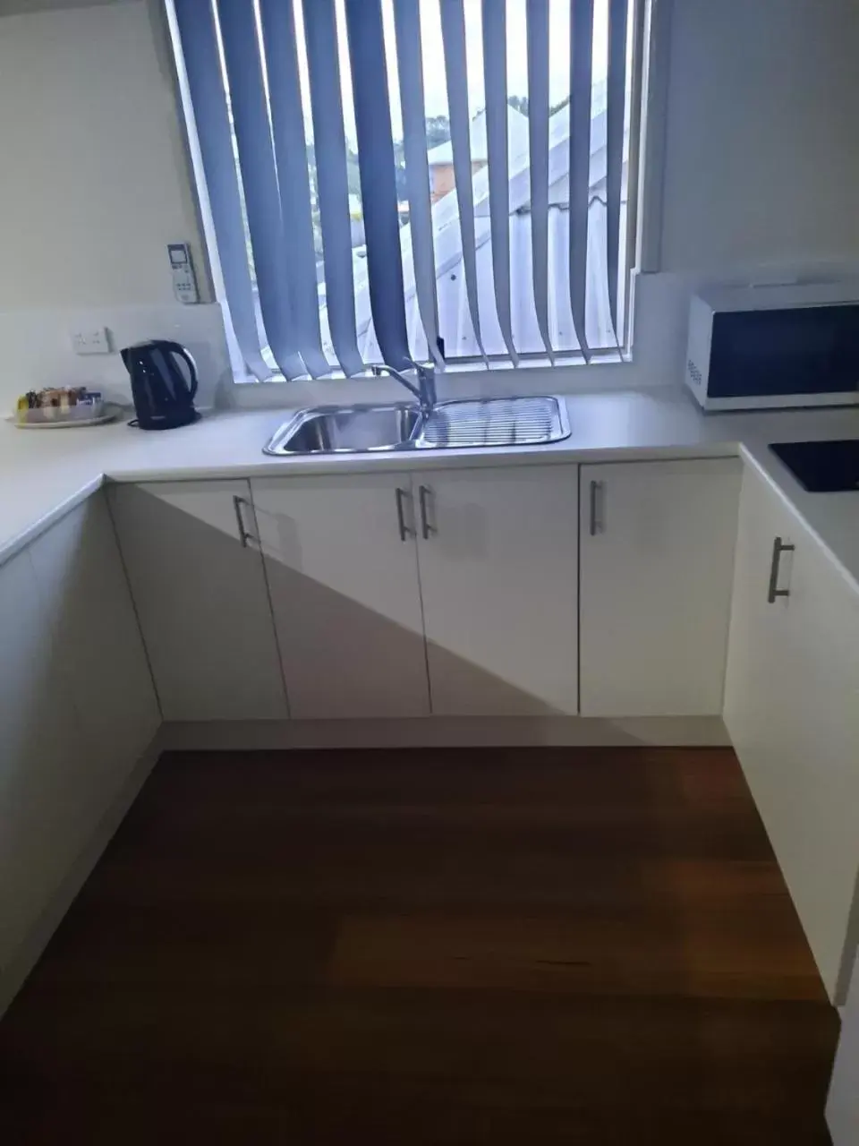 Kitchen/Kitchenette in Beachside Motor Inn