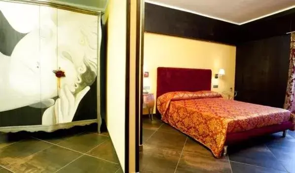 Photo of the whole room, Bed in Abalon Pompei Resort