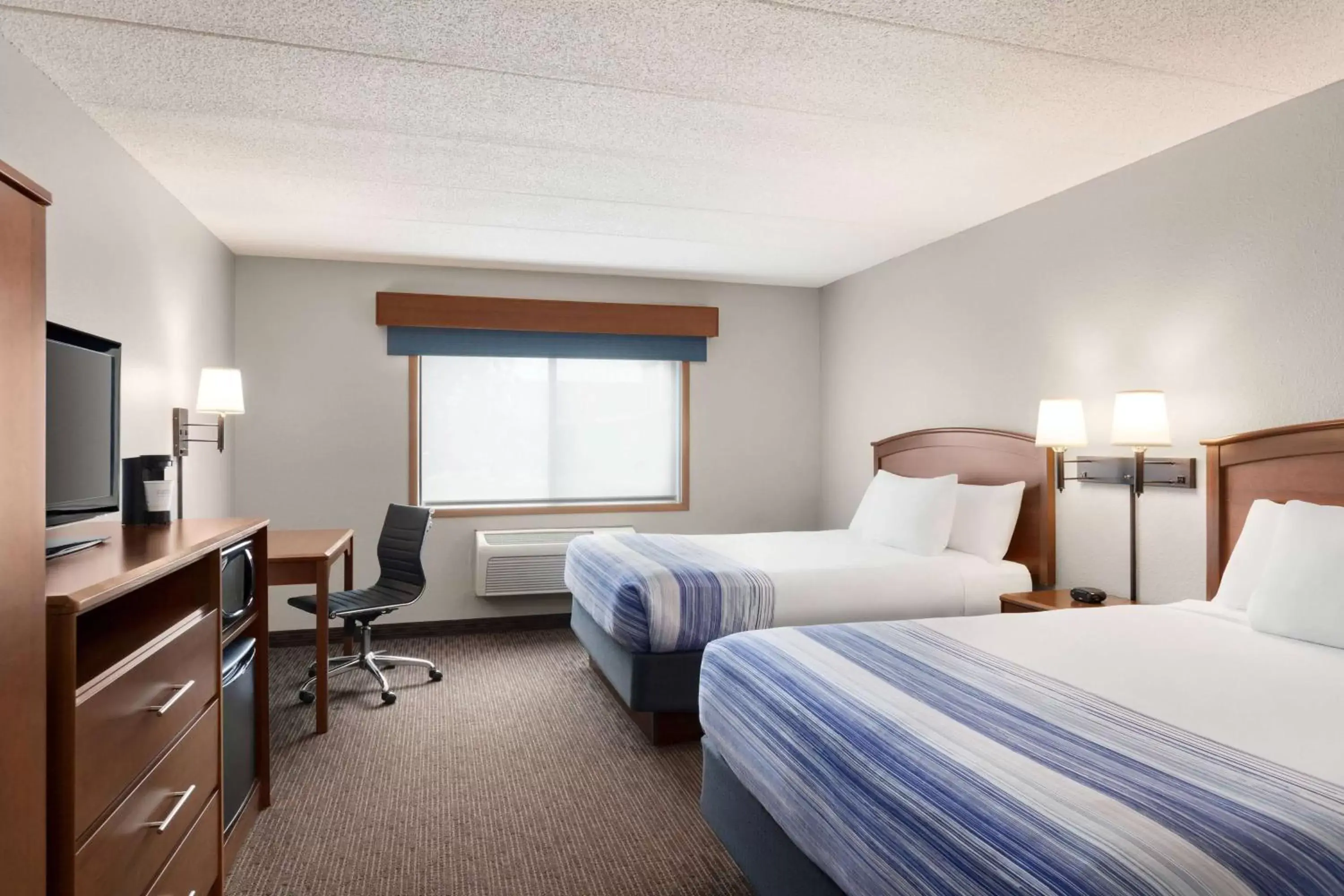 Photo of the whole room, Bed in AmericInn by Wyndham Sauk Centre