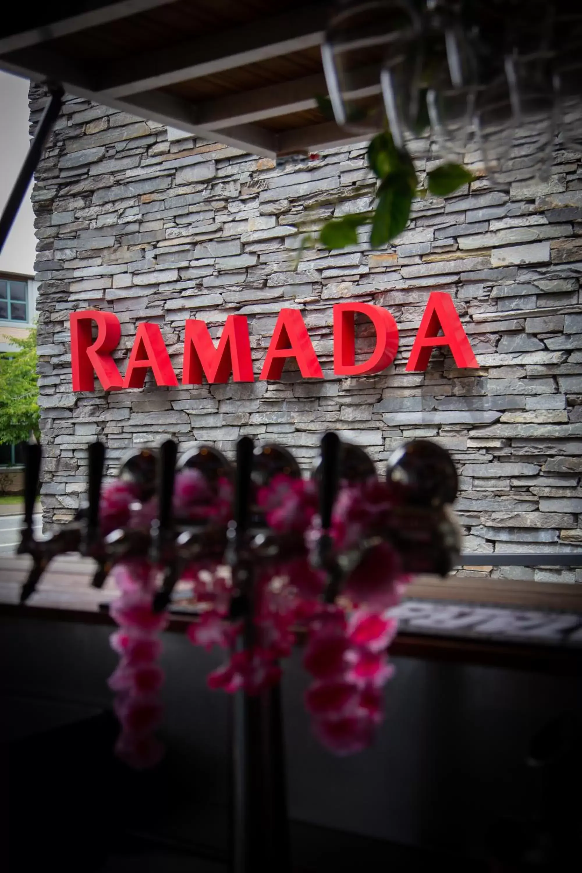 Lounge or bar in Ramada Queenstown Central