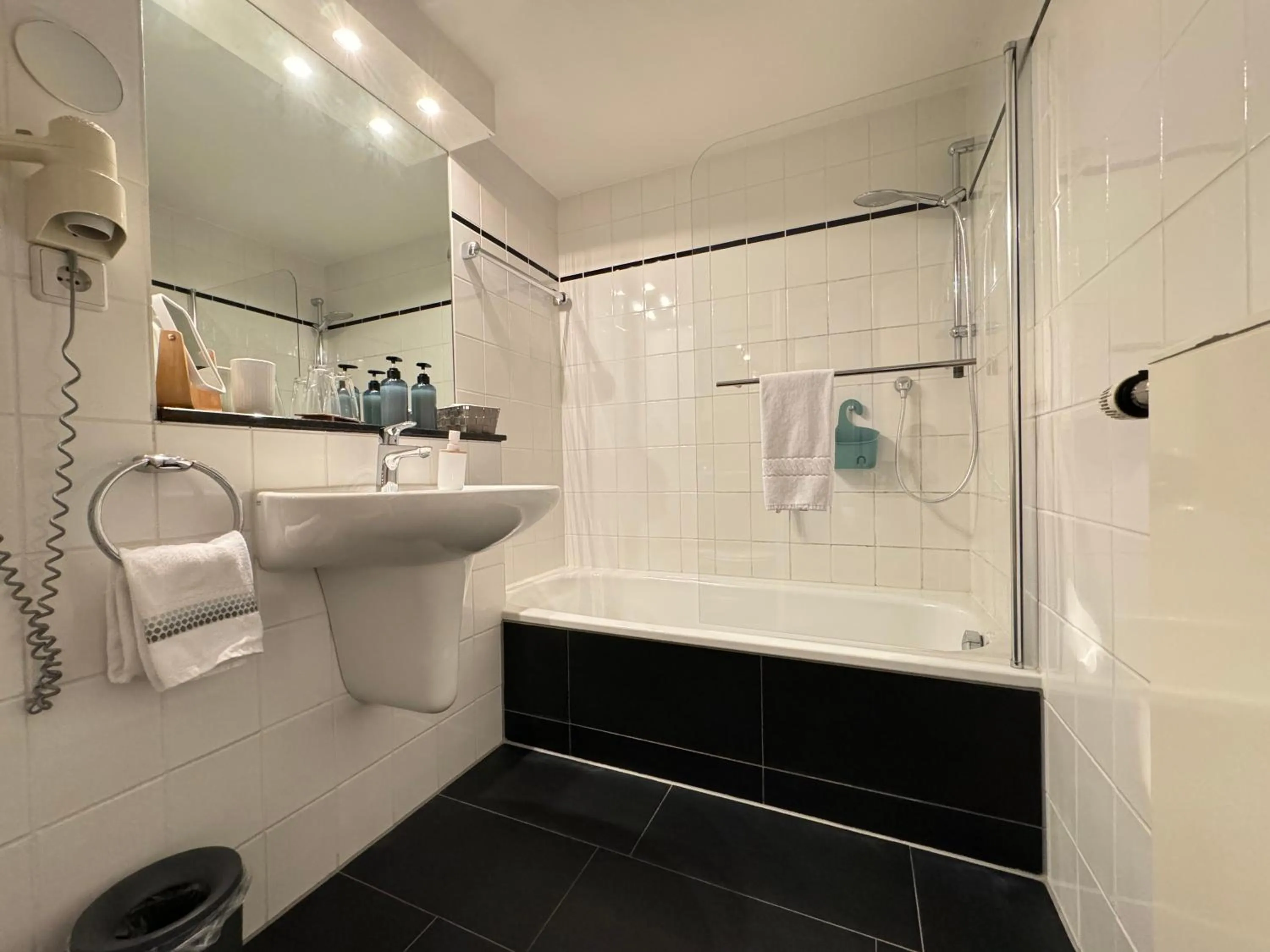 Shower in Hotel Bremer