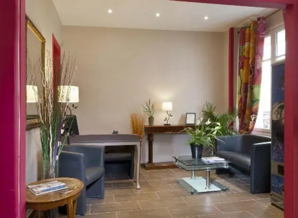Lobby or reception in Hôtel Montsouris Orléans