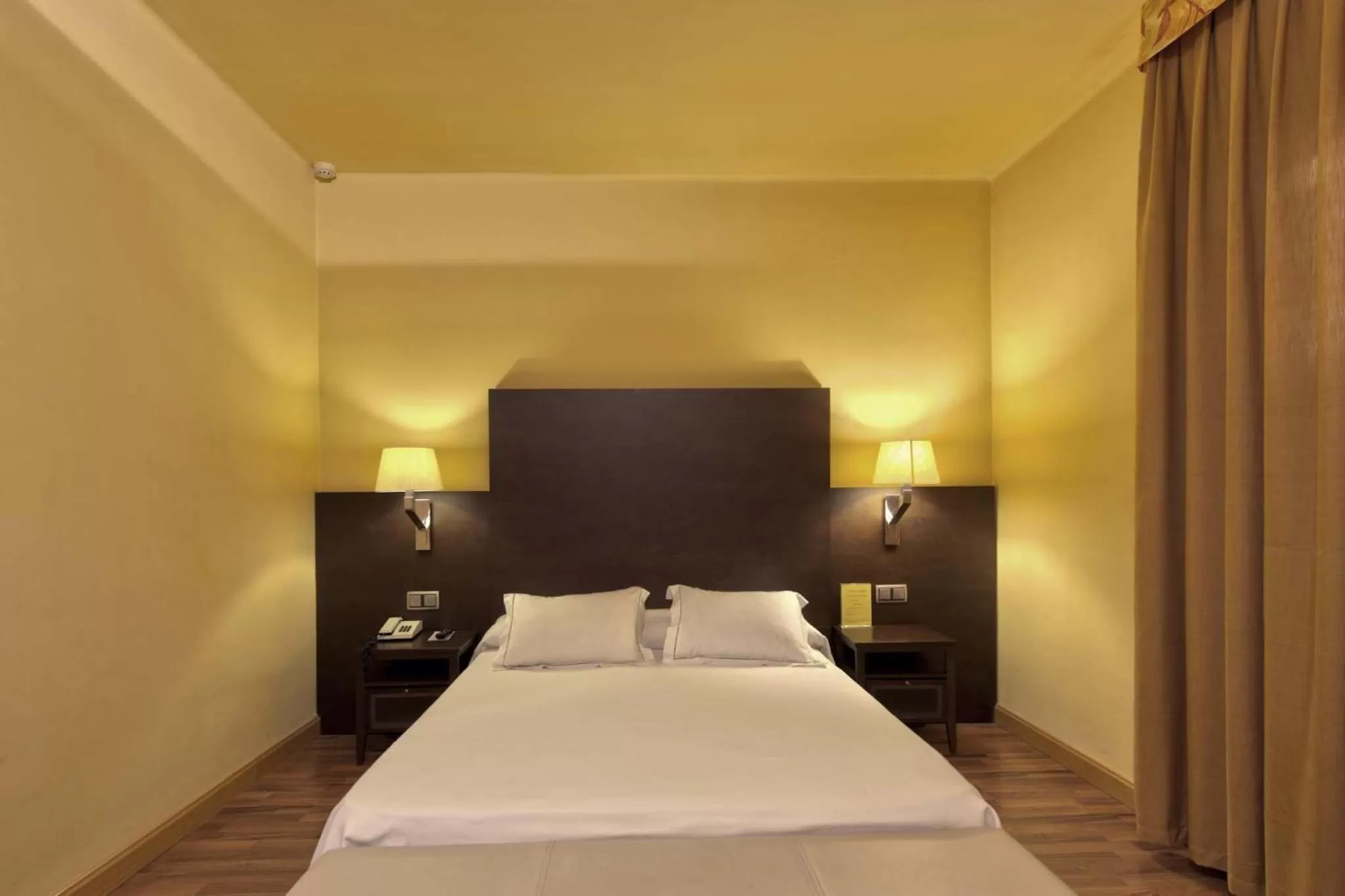 Photo of the whole room, Bed in Hotel Restaurant Pessets & SPA