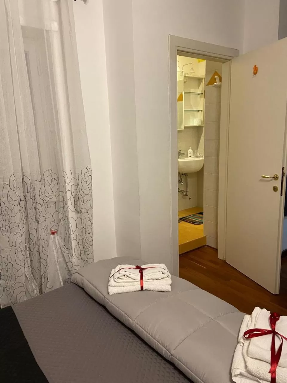 Bathroom, Bed in Bed and Breakfast Impruneta28