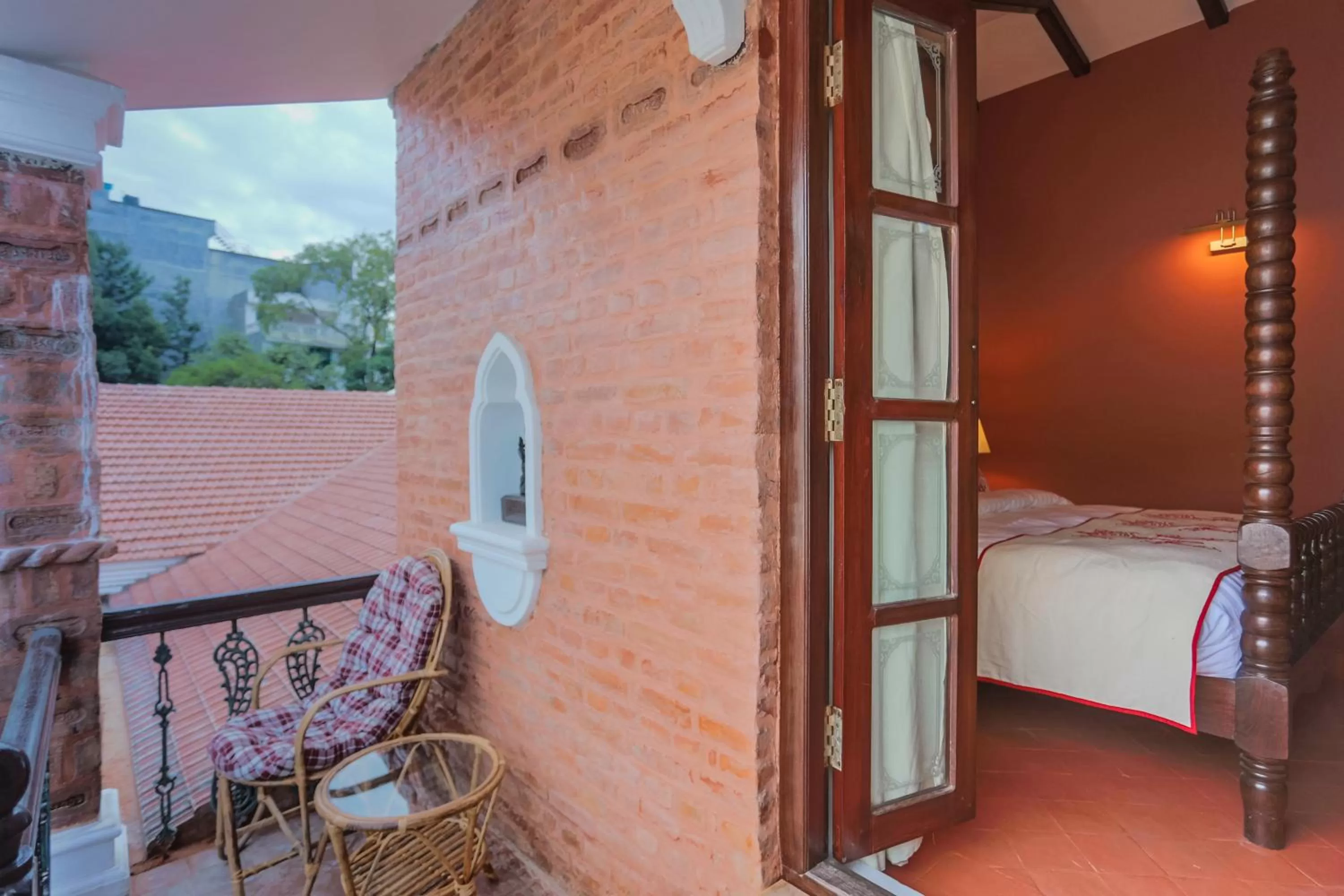 Patio, Bed in Baber Mahal Vilas - The Heritage Hotel