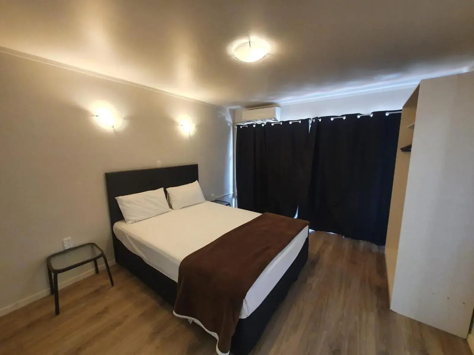 Bed in Ascot Epsom Motel
