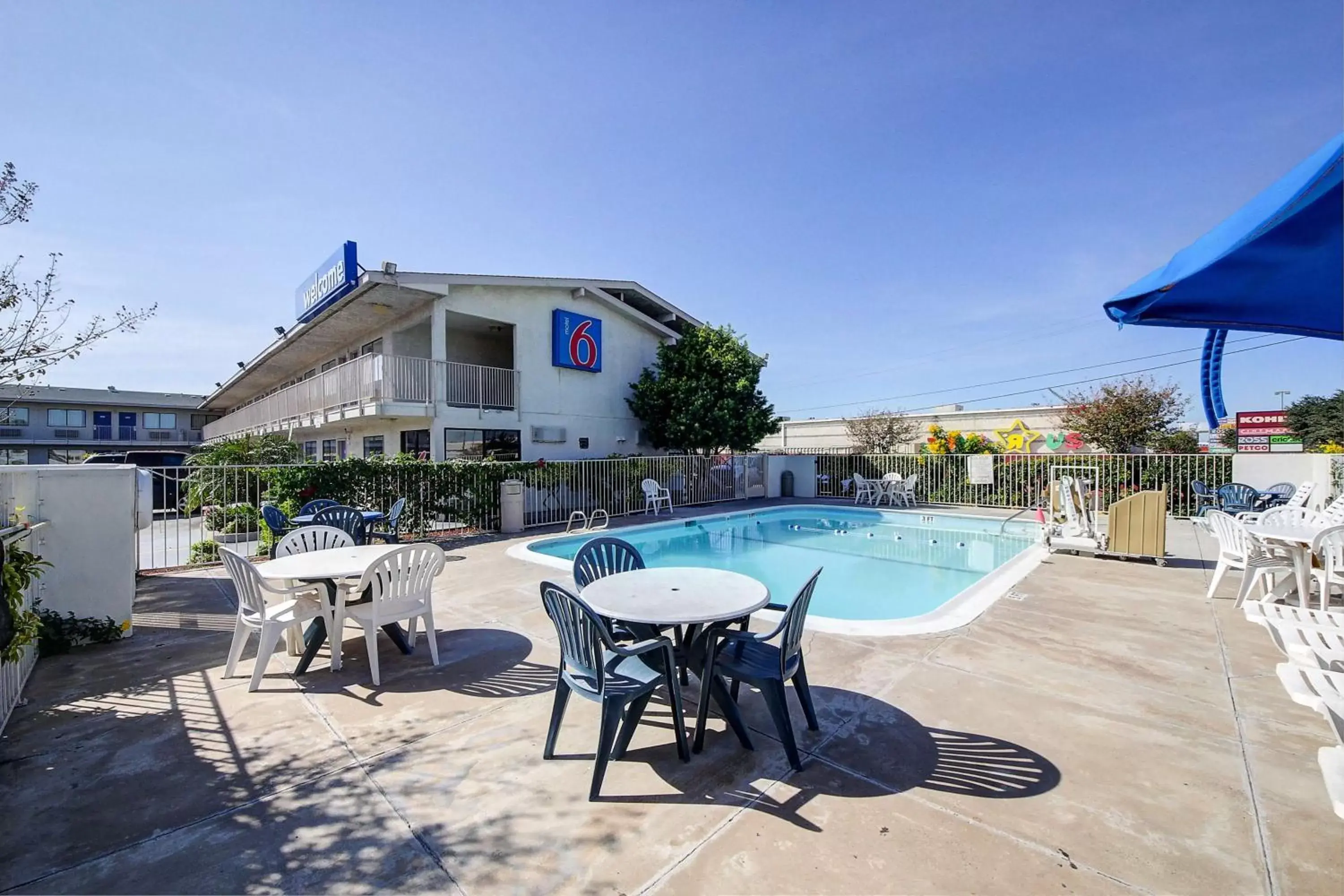 Day, Swimming Pool in Motel 6-Laredo, TX - South