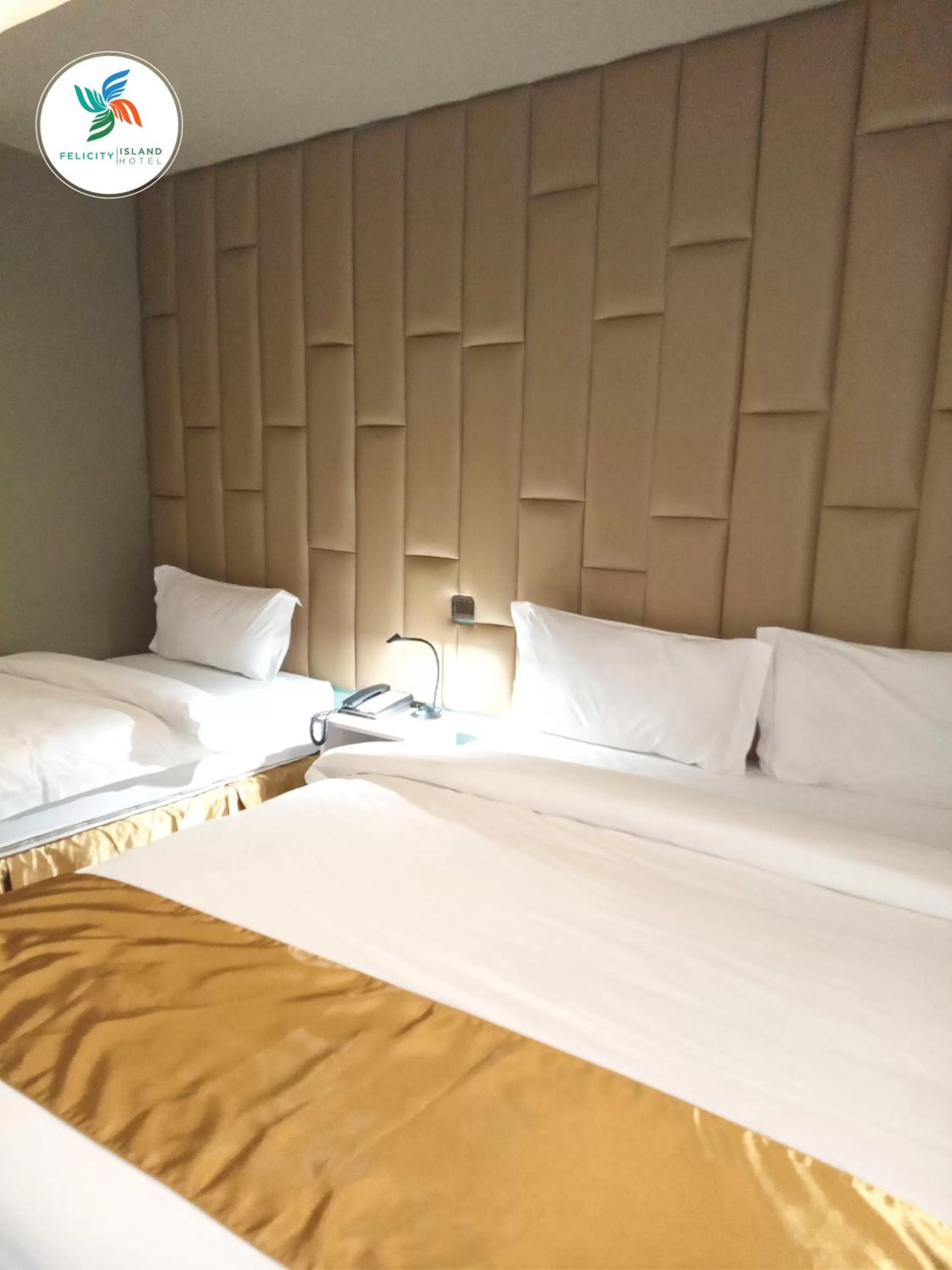 Bed in Felicity Island Hotel