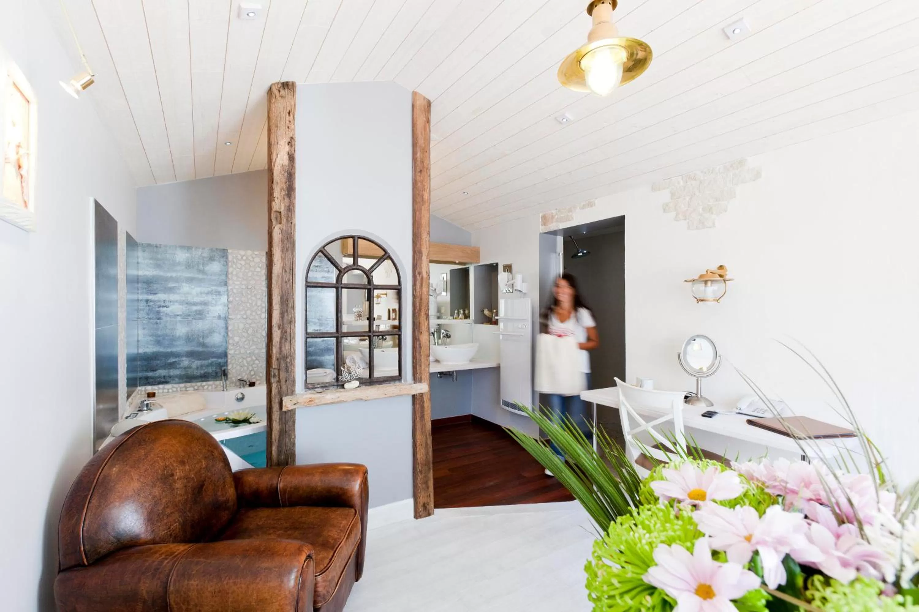 Shower in Hôtel Restaurant & Spa Plaisir