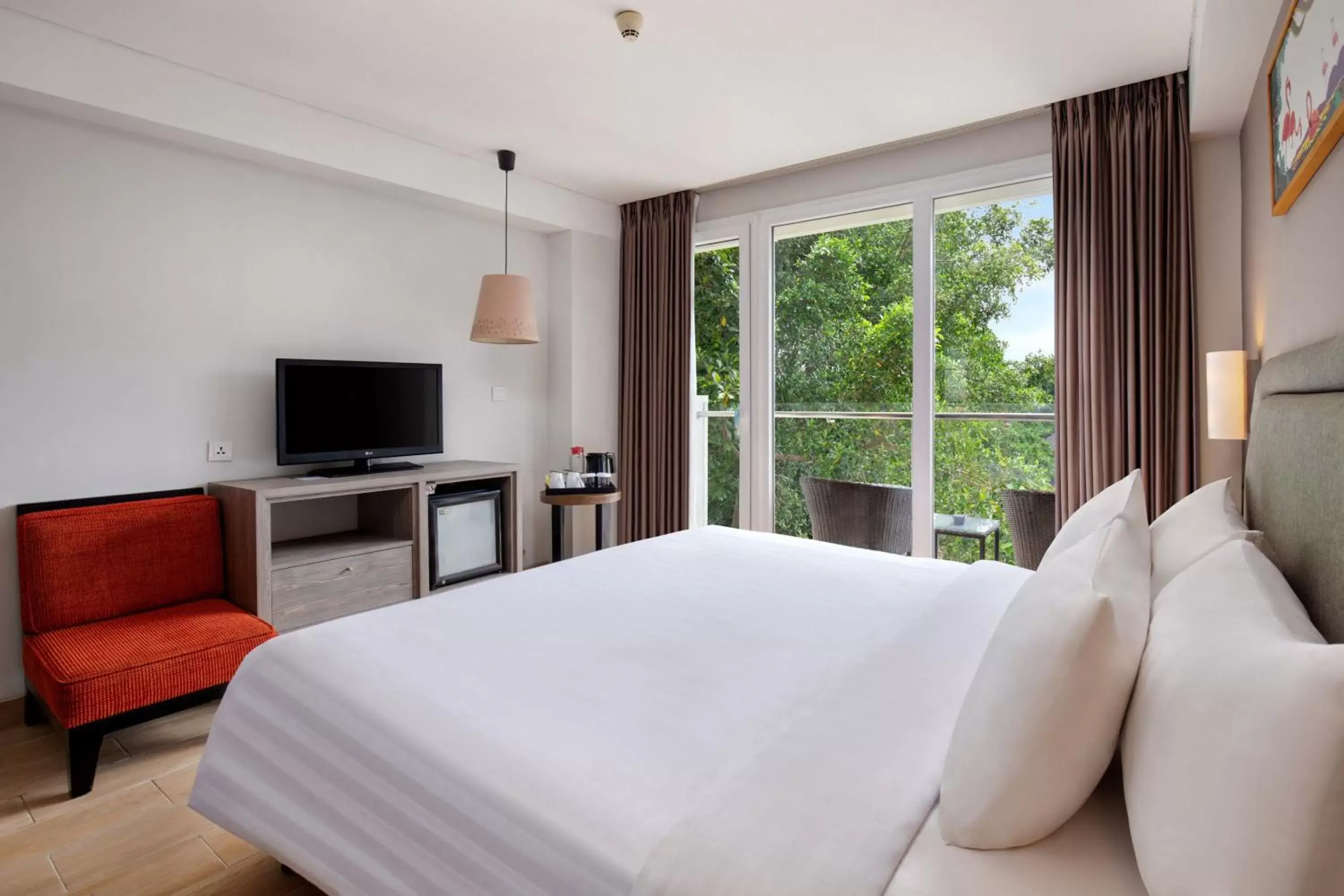 Bedroom in Harper Kuta Hotel by ASTON