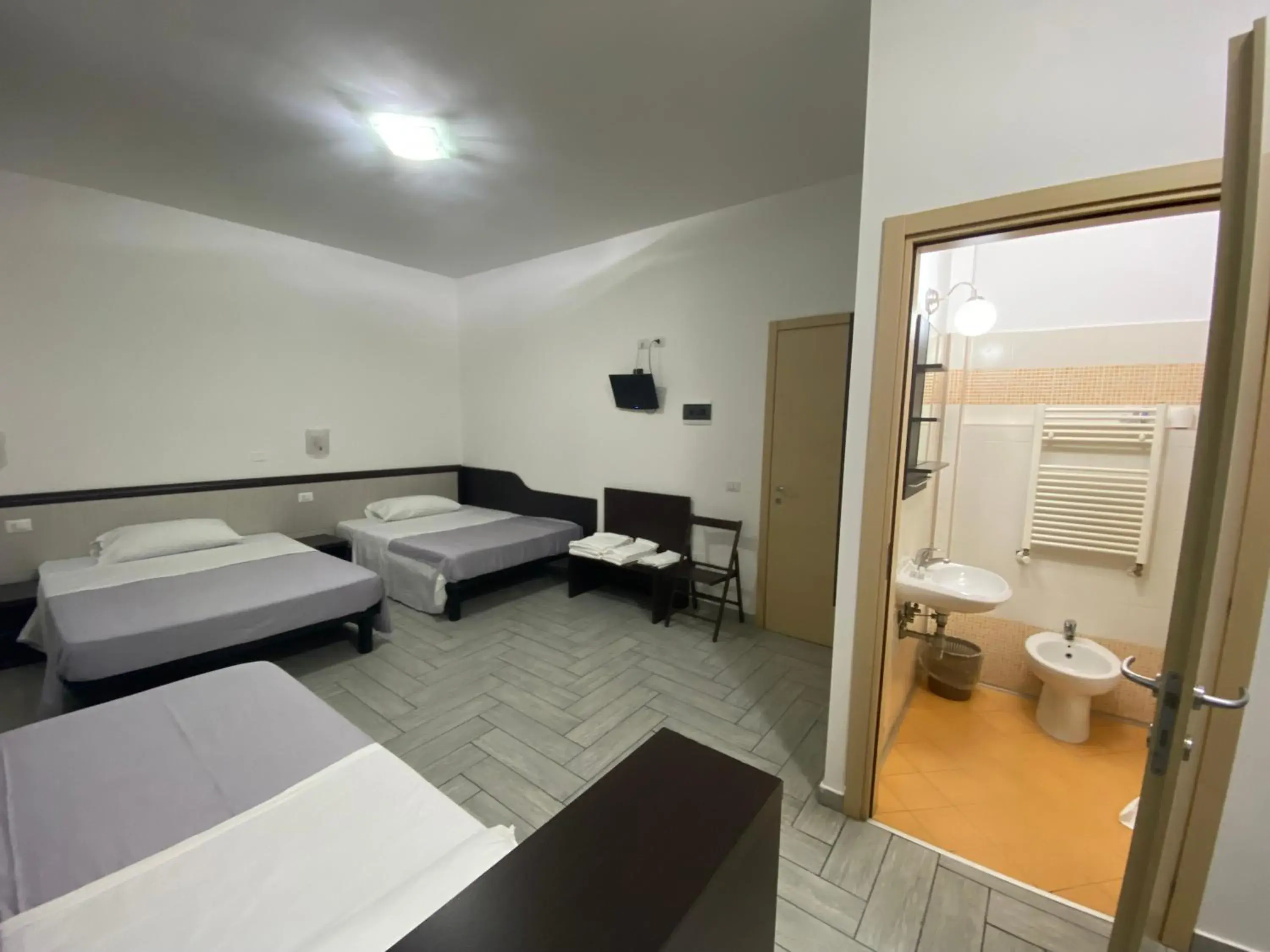 Bedroom, Bathroom in Hotel Poma
