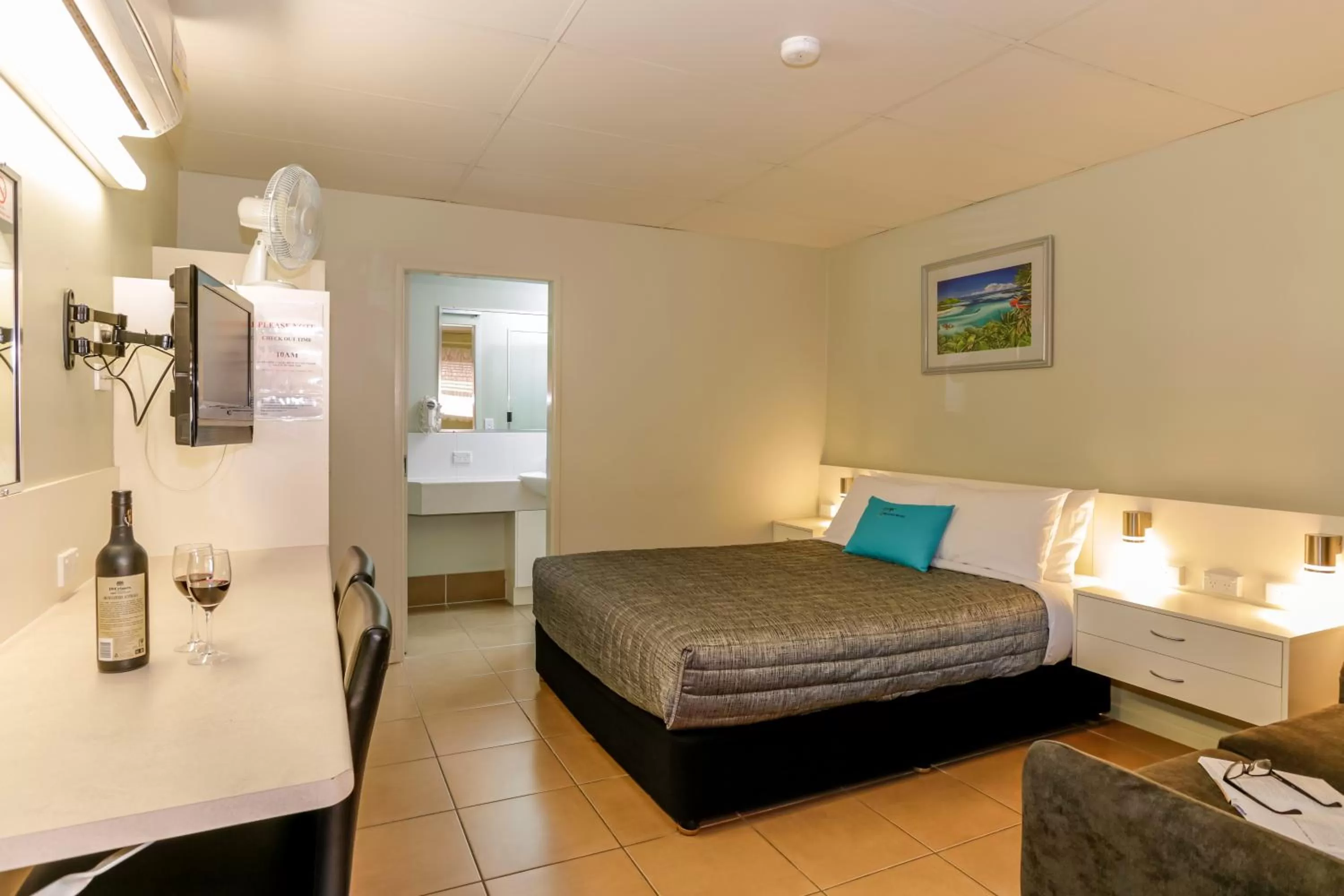 Photo of the whole room, Bed in Matilda Motel